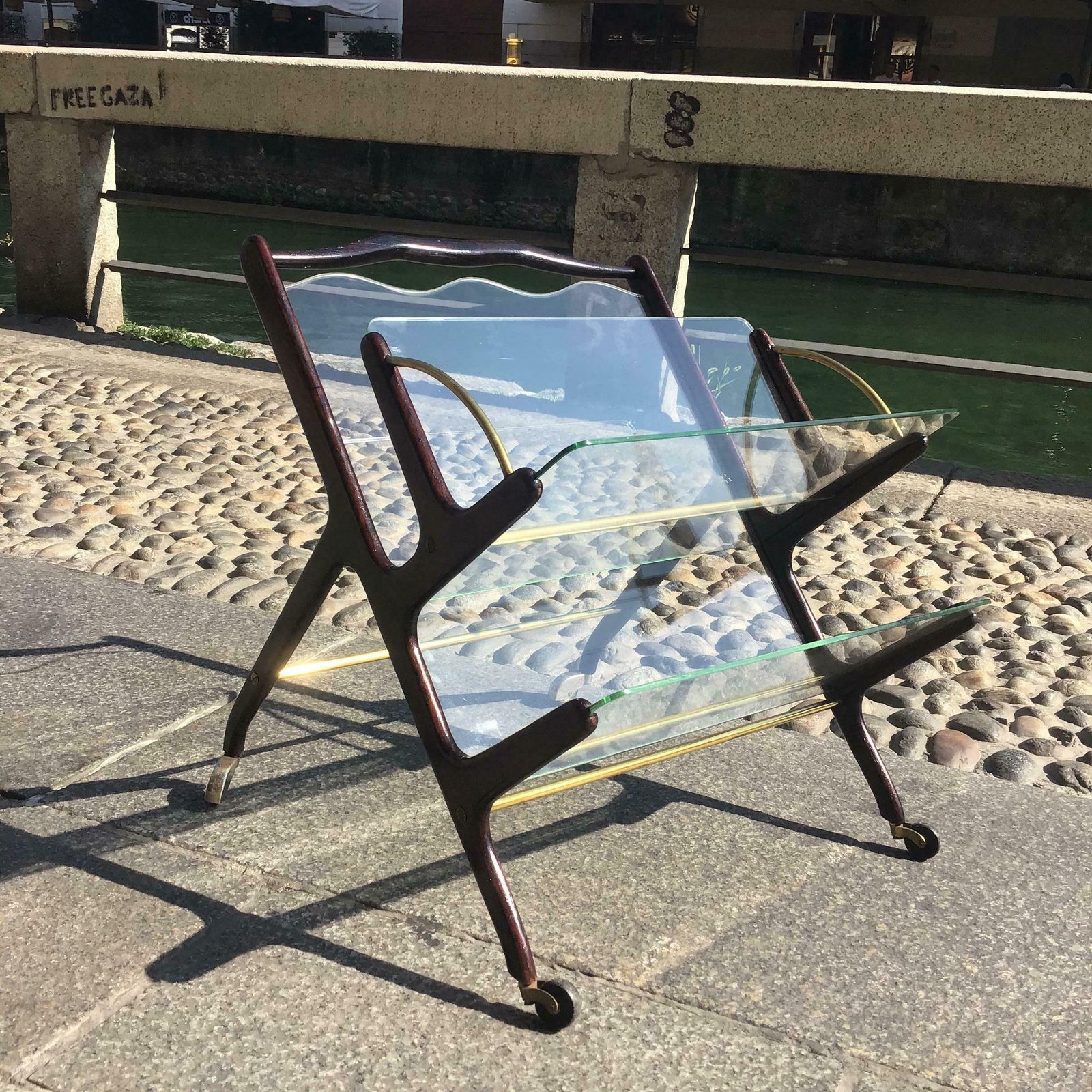 Ivo Parisi Magazine Rack  With Wheels Three Compartments Brass Wood Glass 1950 Itali photo vinterior