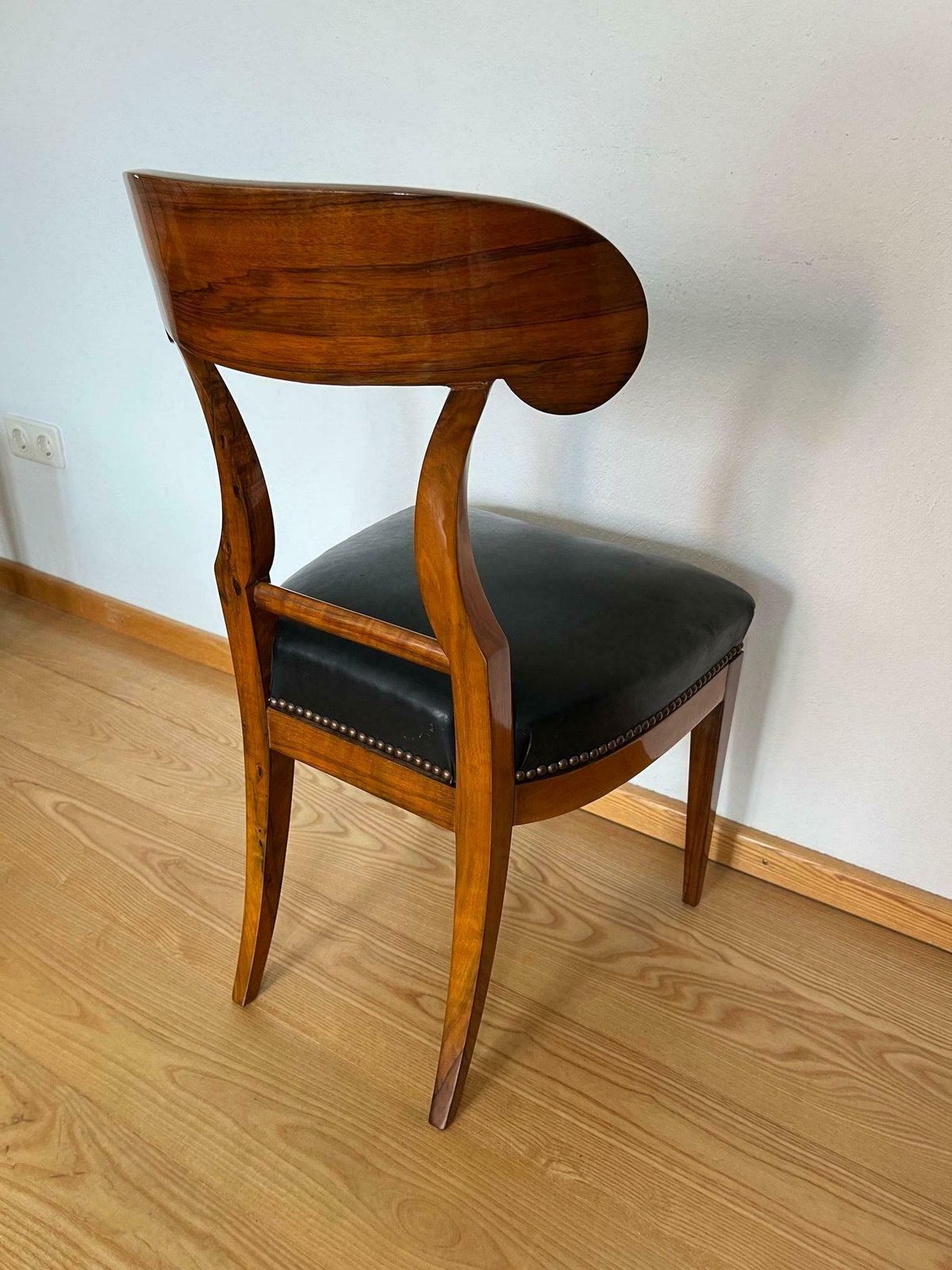 photo furniture Biedermeier Shovel Chair, Walnut Veneer, Black Leather, Austria Circa 1820