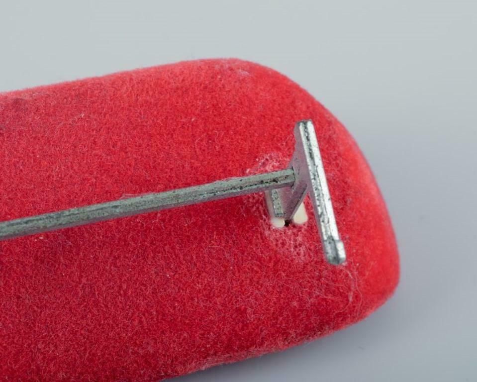 Miniatures Of The "Swan" Chair And Sofa In Red Fabric, Designed By Arne Jacobsen photo 248.0