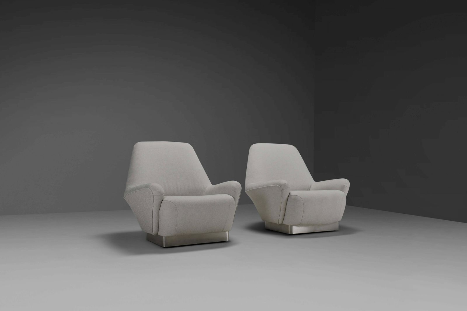 Rare Pair Of Grey Fabric And Stainless Steel Lounge Chairs By Gianni Moscatelli photo vintage