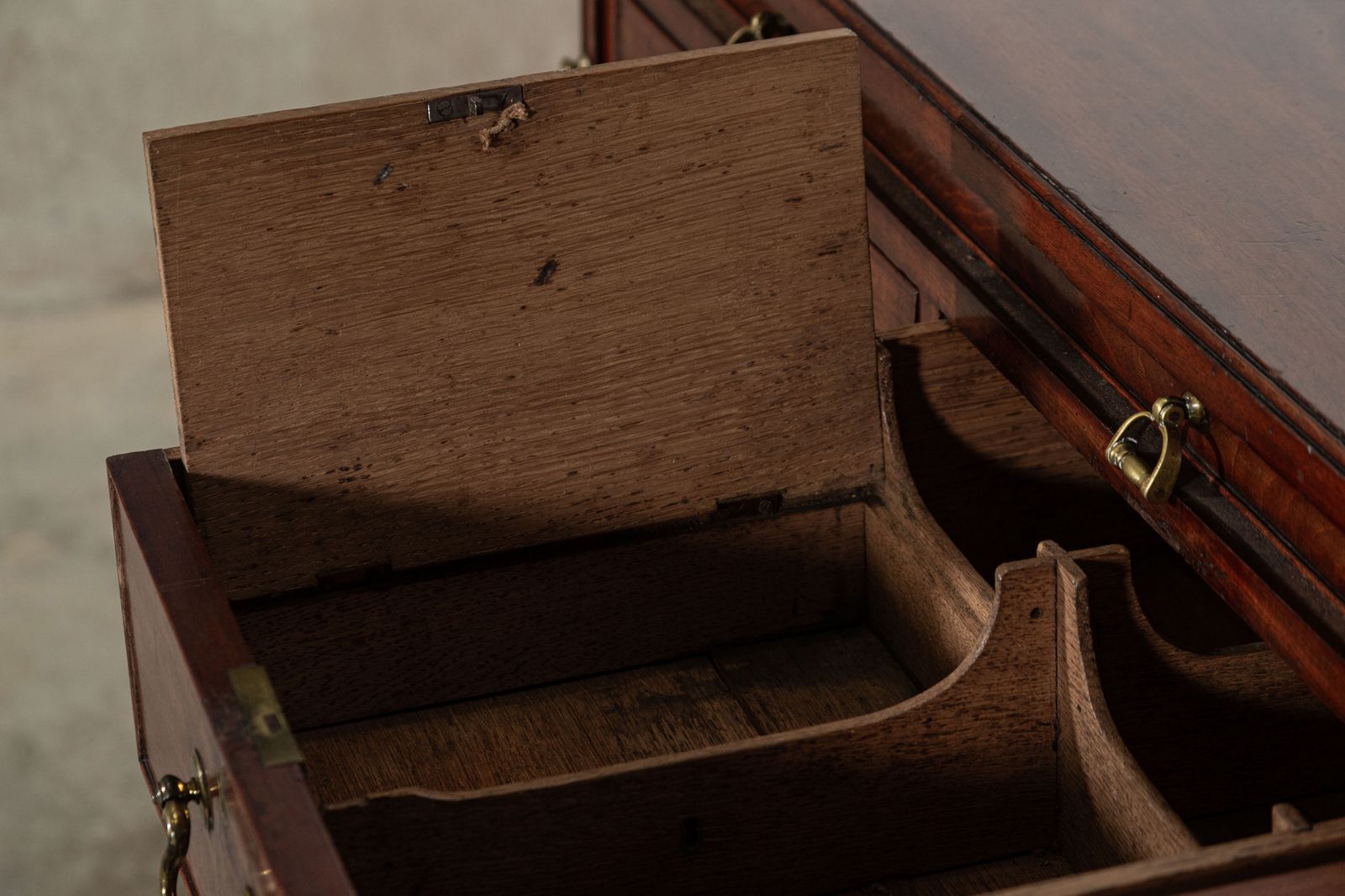 photo buy English George III Mahogany Bachelors Chest