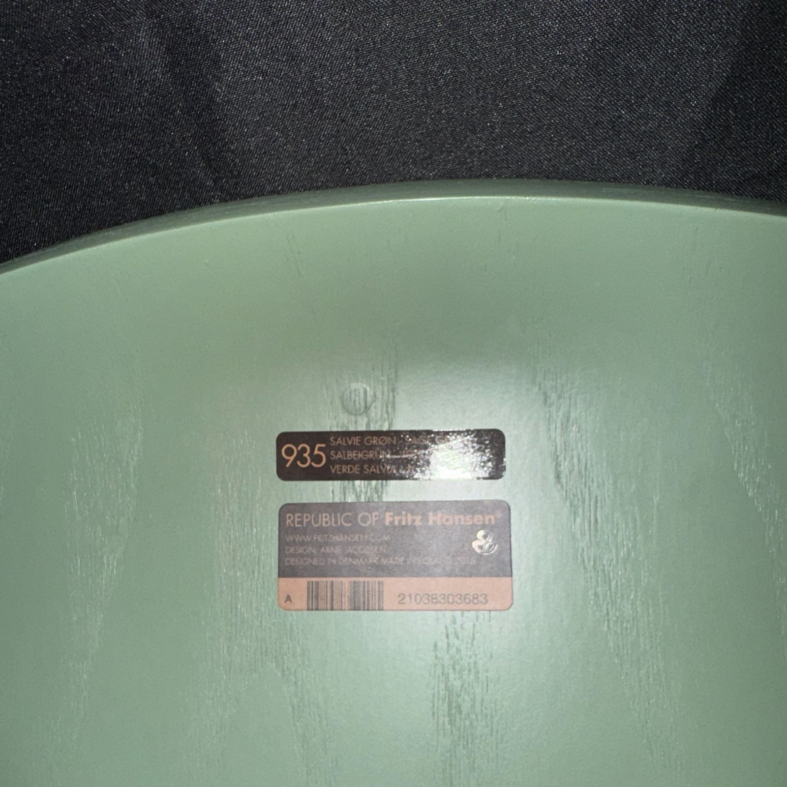 photo vintage Pair Of Grand Prix Chairs In Sage Green, By Arne Jacobsen For Fritz Hansen