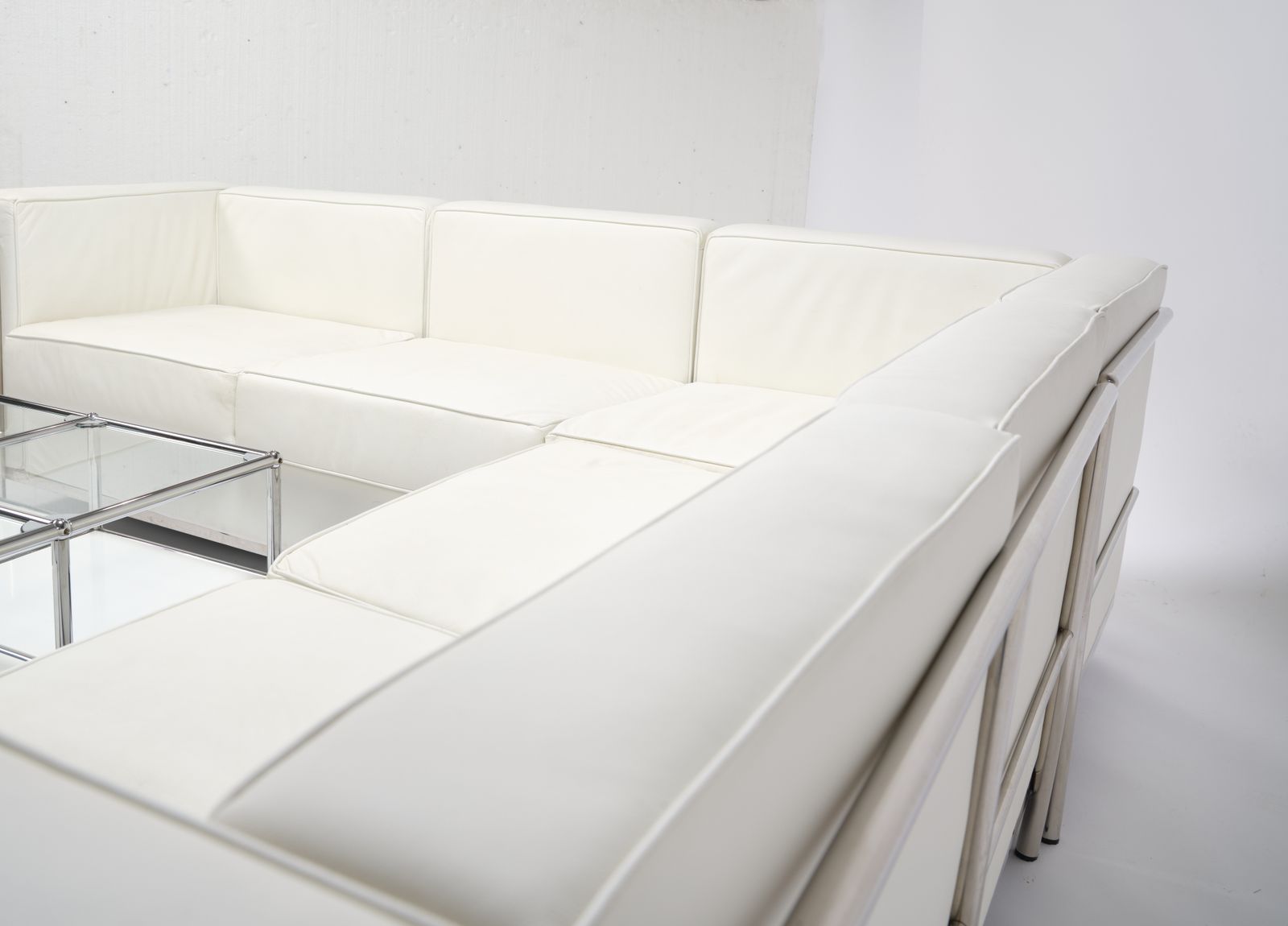 Beautiful White Leather & Chrome Tubular Steel ‘L’ Shaped Mcm Sofa In The Manner Of Le Corbusier, France Circa 2000 photo for sale