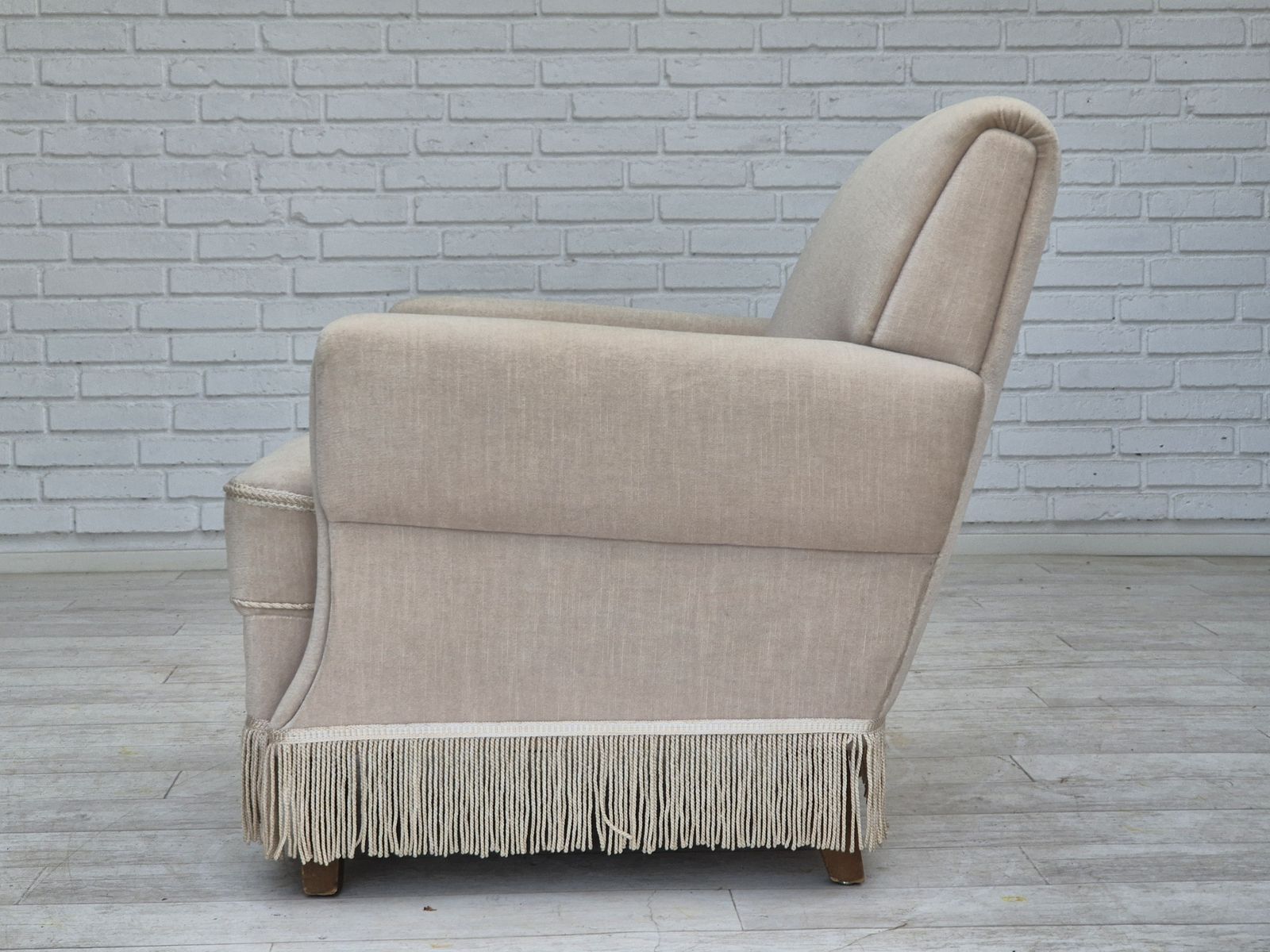 photo for sale Jaren 1970, Deense Vintage Stoel, Meubelvelours, Essenhout, Goede Staat.