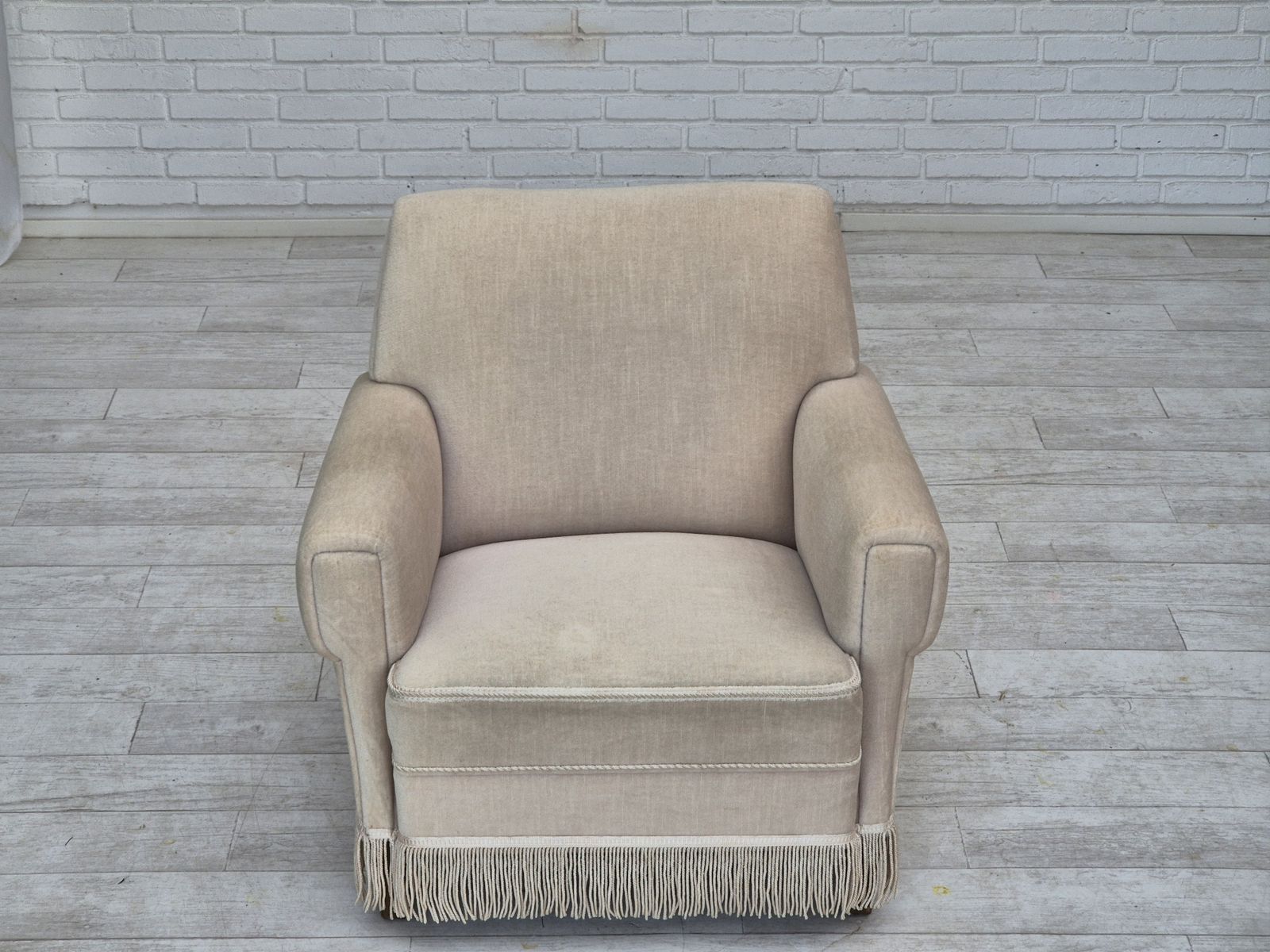 photo vinterior Jaren 1970, Deense Vintage Stoel, Meubelvelours, Essenhout, Goede Staat.