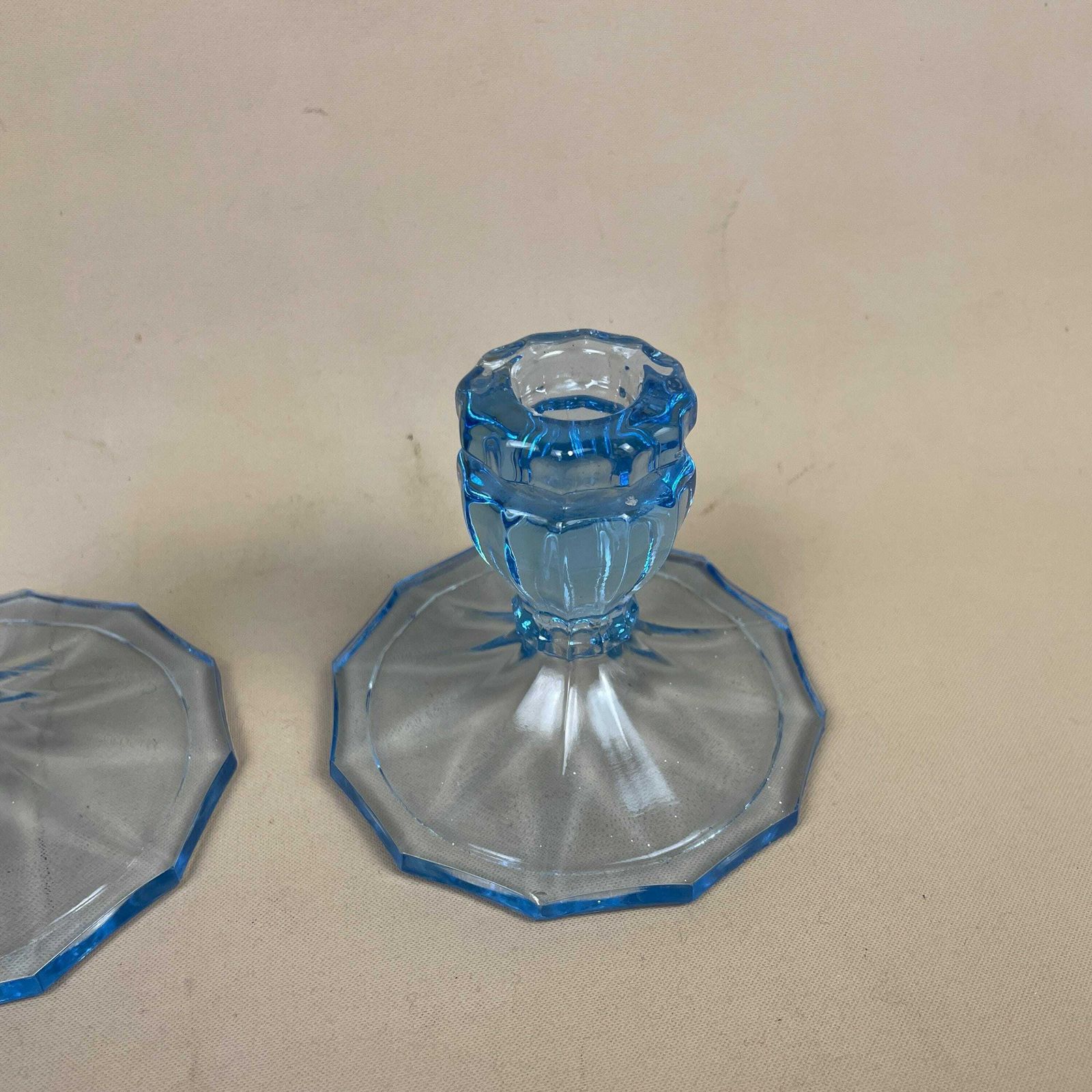 Vintage Pair Of Matching Blue Glass Candlestick Candle Stick Holder Lights Vintage Taper Dinner Candlesticks Chandelier Round Base Retro photo vinterior