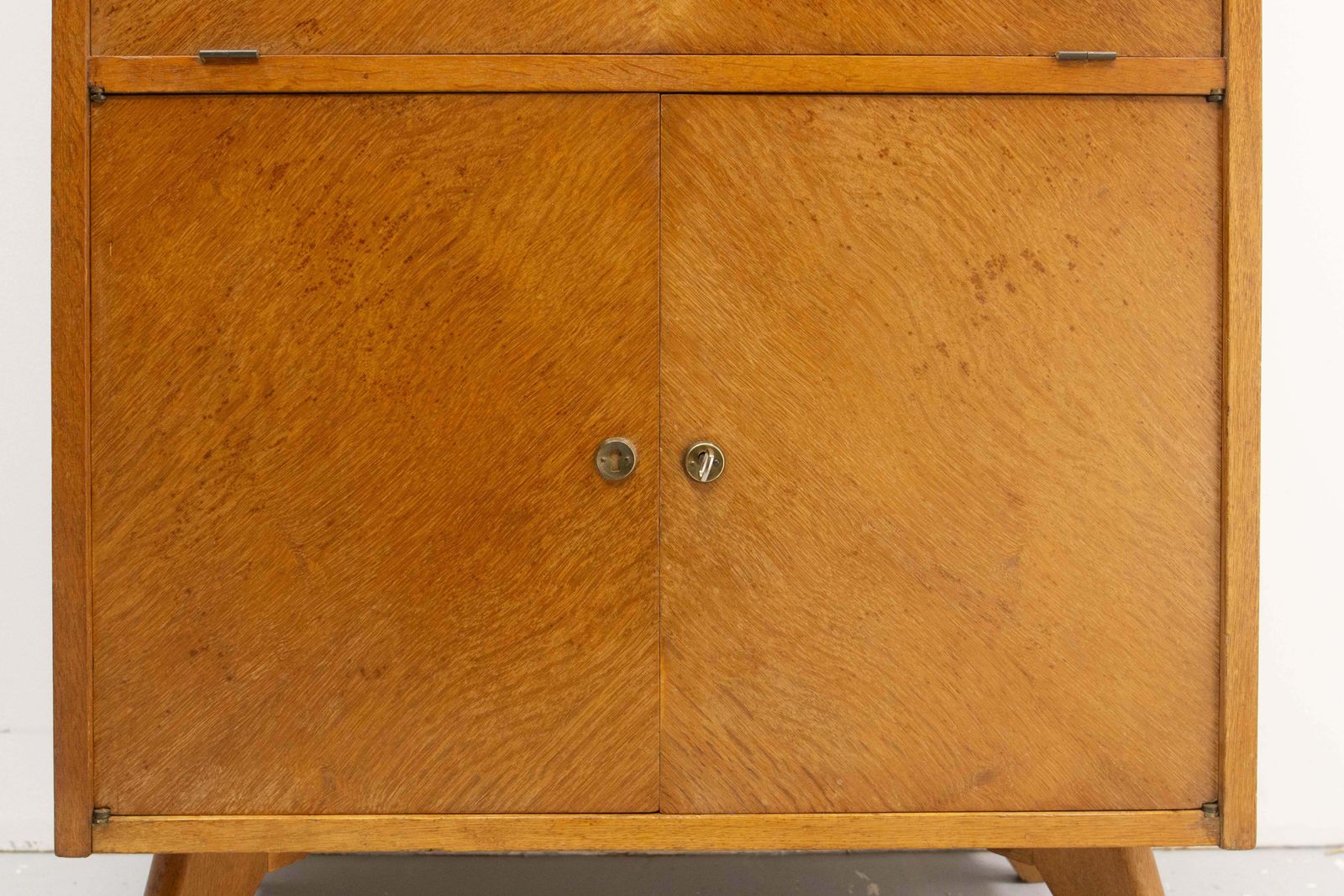 photo furniture Mid Century Drop Leaf Oak Sideboard With Compass Leg