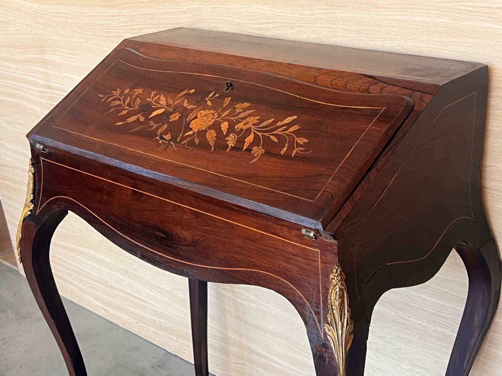 Mobilier Secrétaire dame Chippendale d'époque en noyer, abattant avant photo