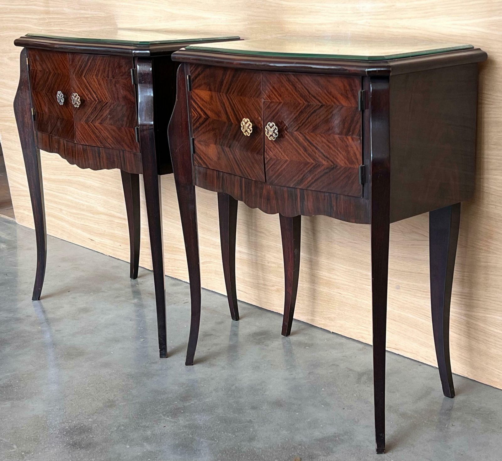 Paire de tables de chevet italiennes Art déco en acajou, début du XXe siècle photo vintage