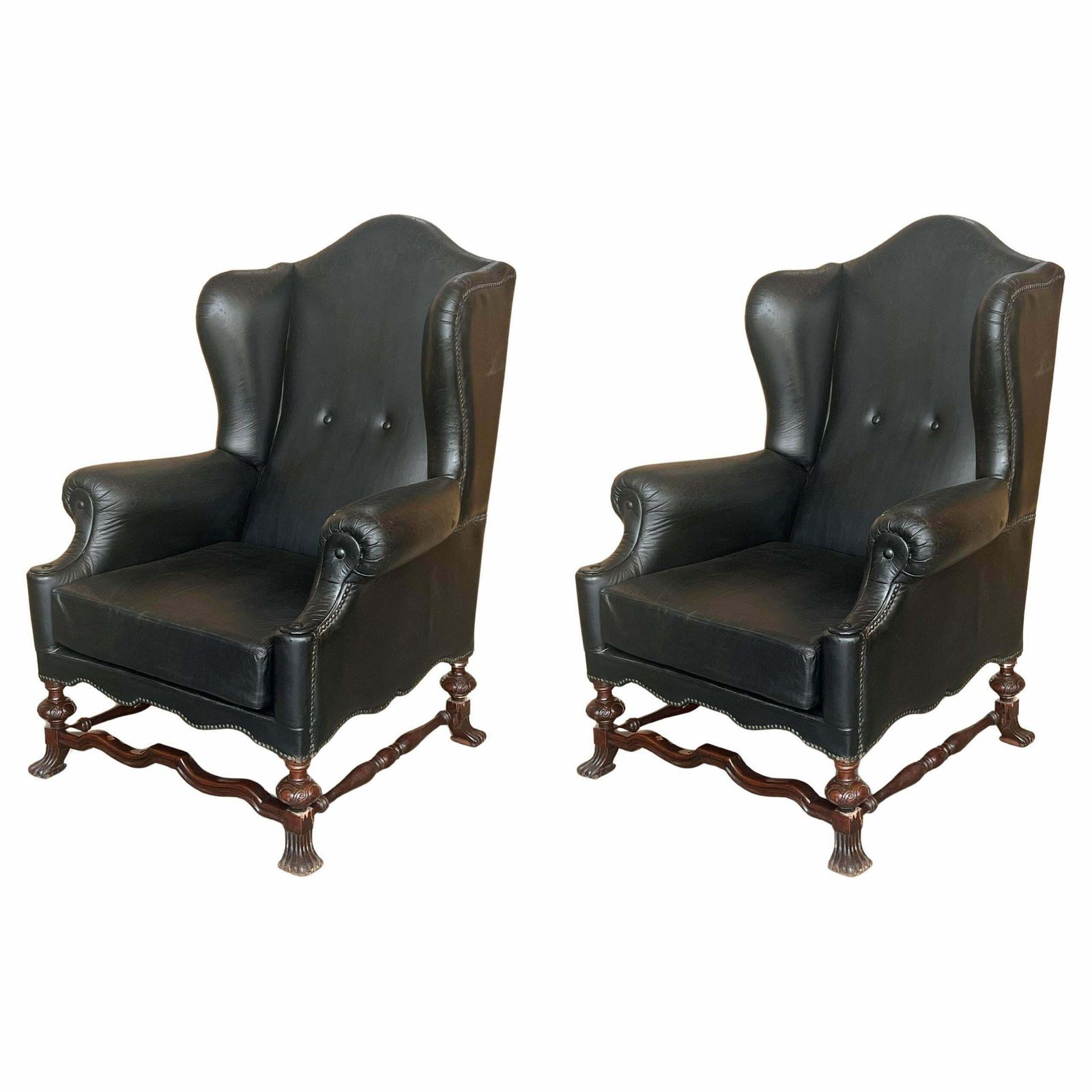 Fauteuil Chesterfield en cuir noir, années 1950, Europe de l'Ouest.