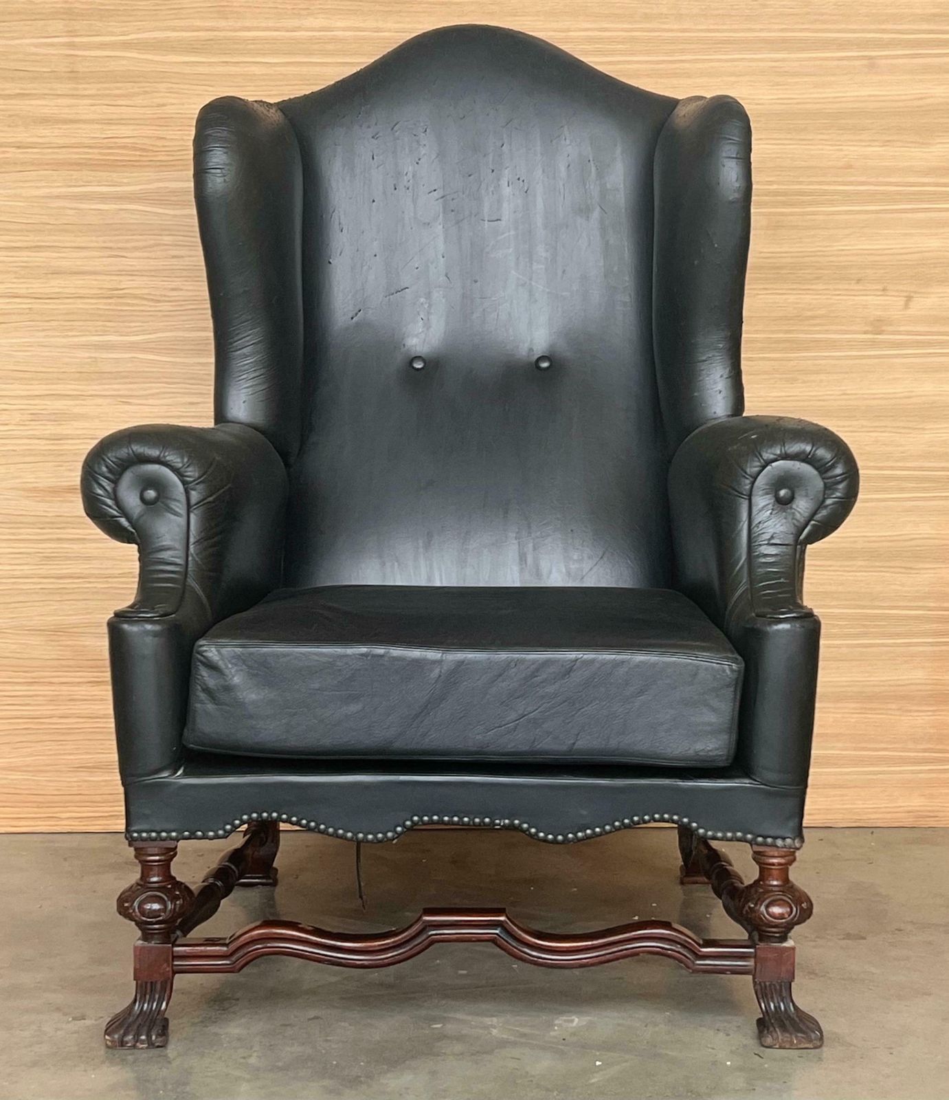 Fauteuil Chesterfield en cuir noir, années 1950, Europe de l'Ouest. photo Mobilier