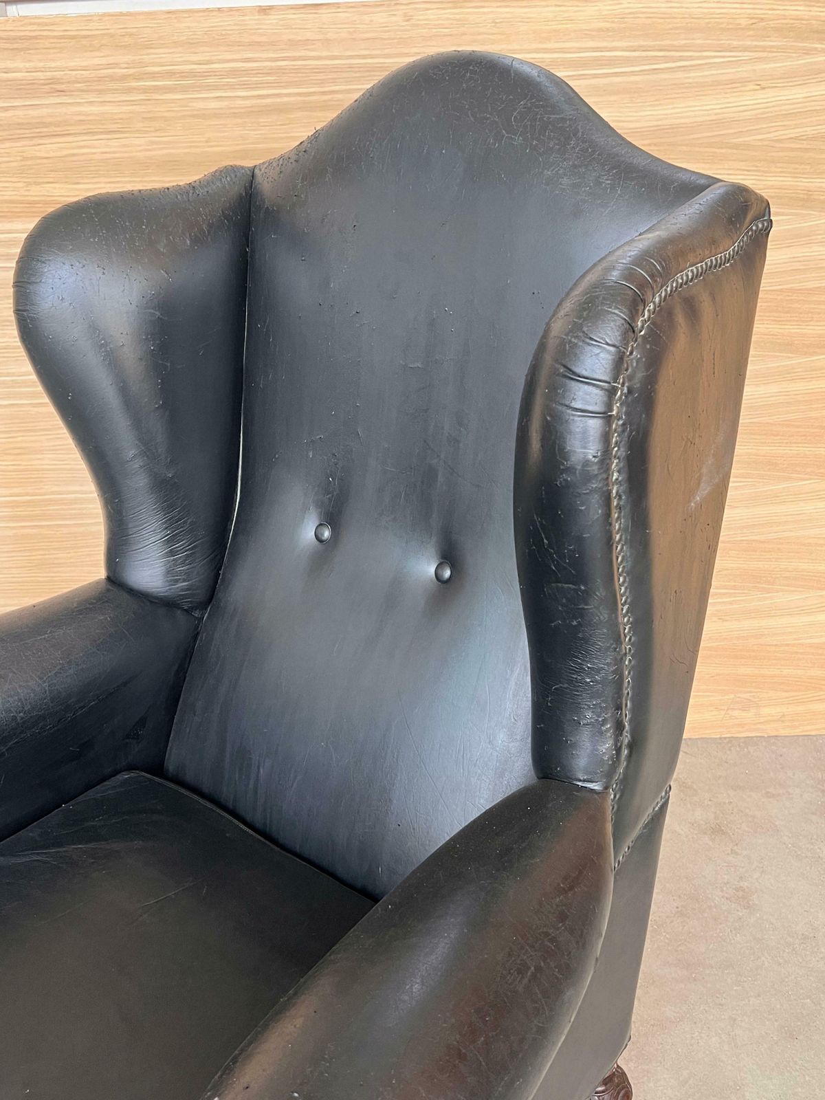 Fauteuil Chesterfield en cuir noir, années 1950, Europe de l'Ouest. photo vintage