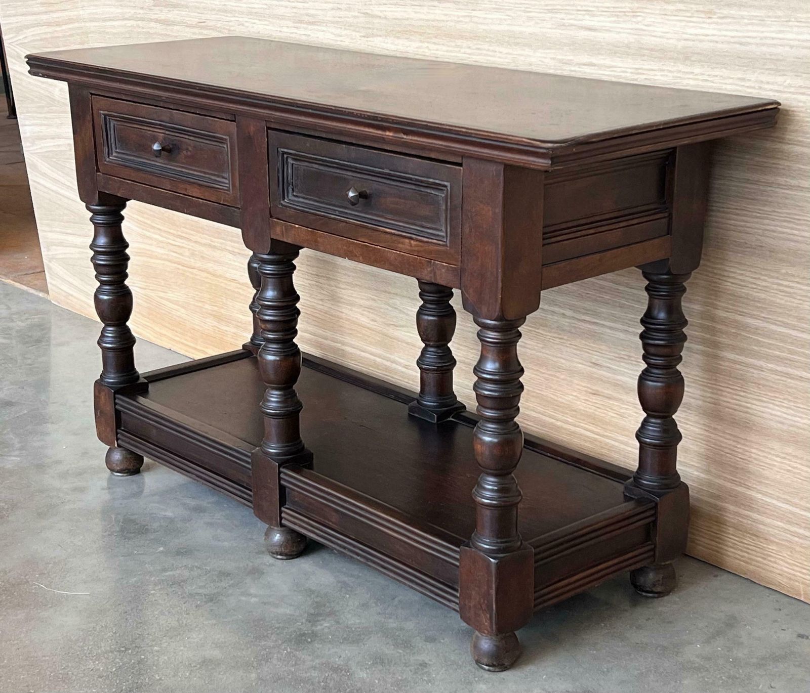 photo furniture Grande table d'appoint espagnole du début du XXe siècle à deux tiroirs, ou grandes tables de chevet