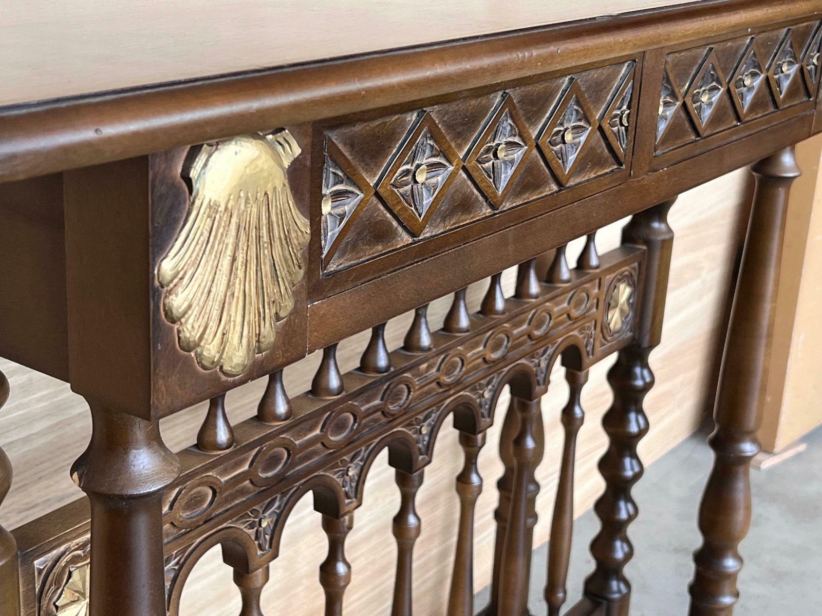 Console mid-century Castilian en noyer, deux tiroirs en feuille d'or photo 2308.0