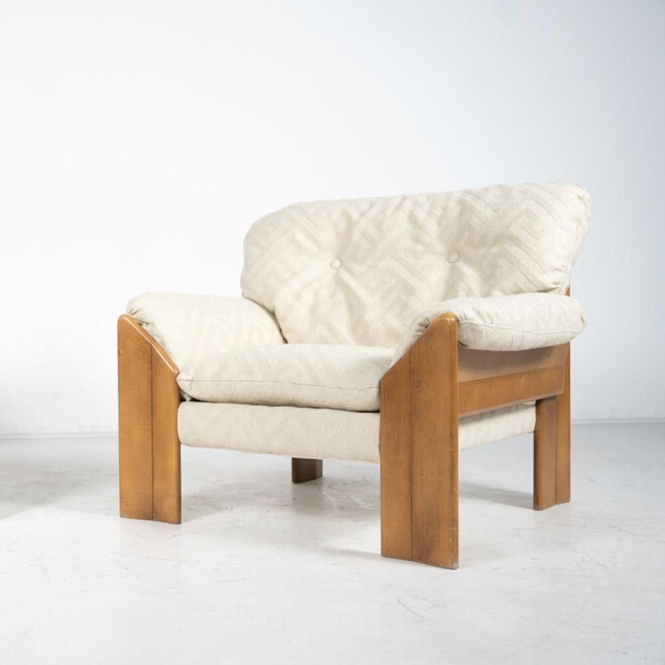 Pair Of Mid Century Modern Armchairs By Sapporo For Mobil Girgi photo vinterior