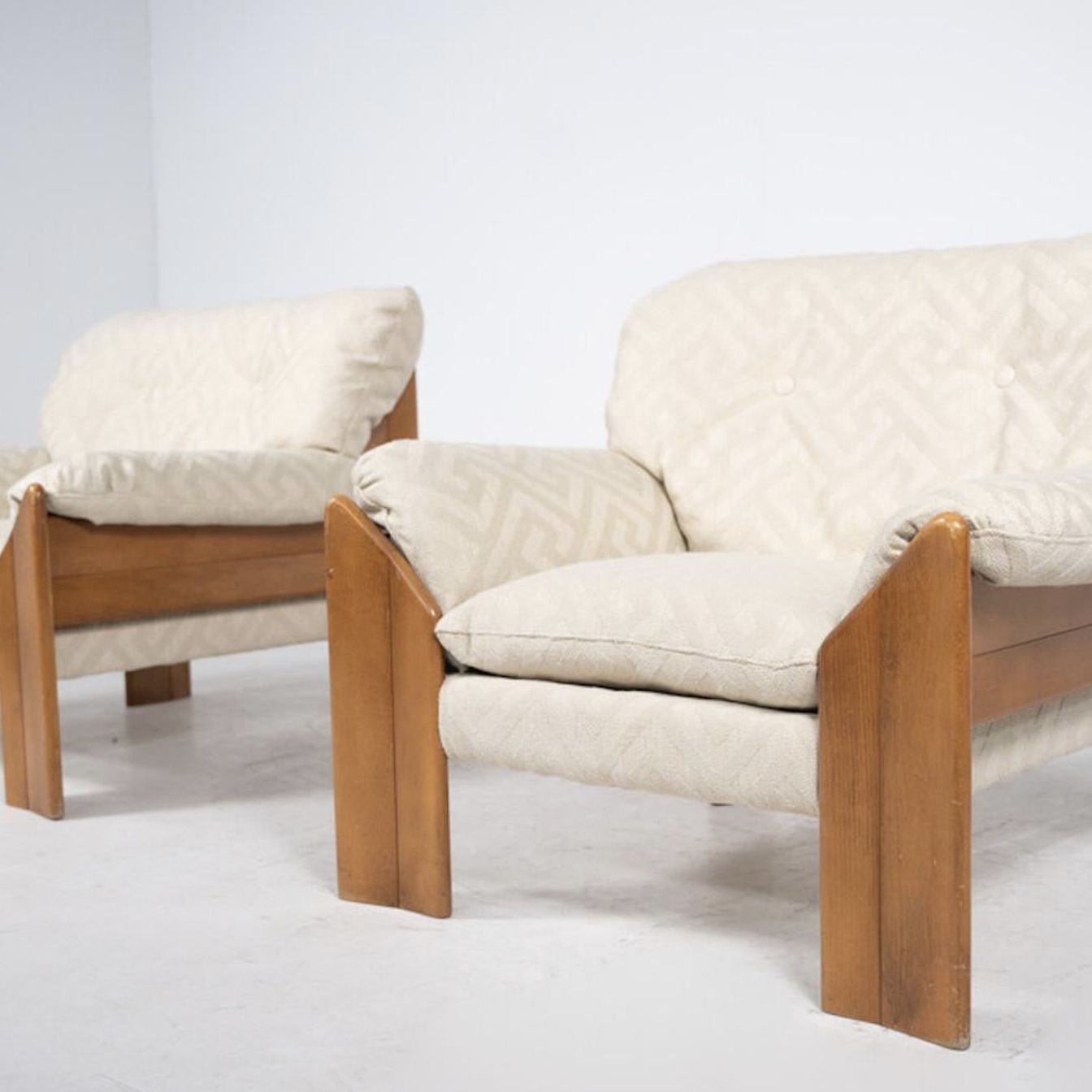 photo furniture Pair Of Mid Century Modern Armchairs By Sapporo For Mobil Girgi