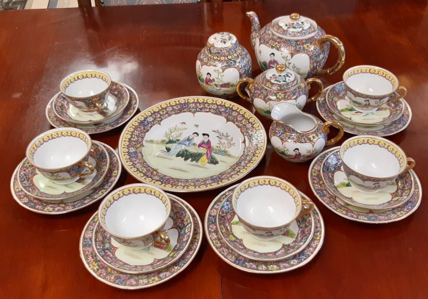 Early 20th Century Chinese Nianqian Zhilong 23 Piece Tea Set