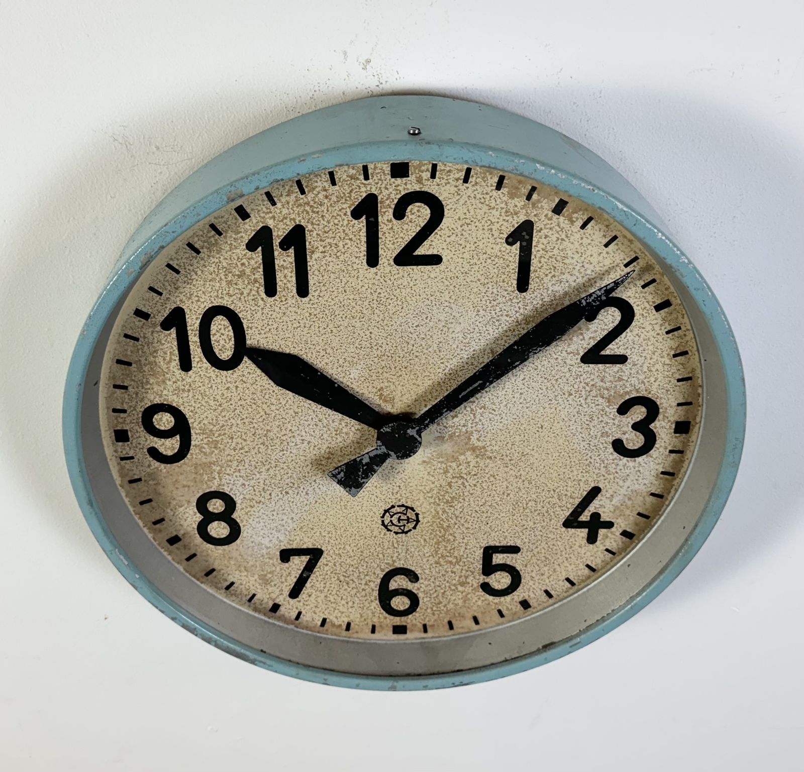 photo vinterior Large Blue Industrial Factory Wall Clock From Chronotechna, 1950s