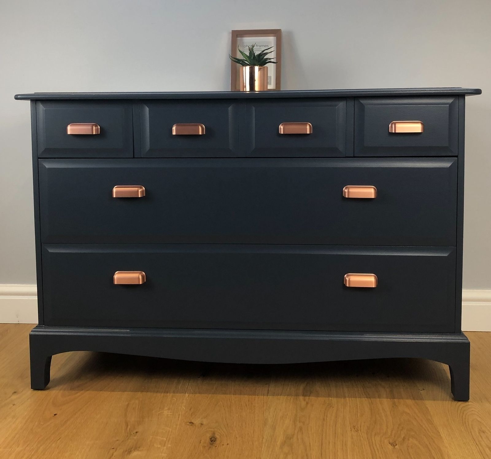 photo vintage Stag Minstrel Bedroom Furniture Set Of 3 Painted Blue