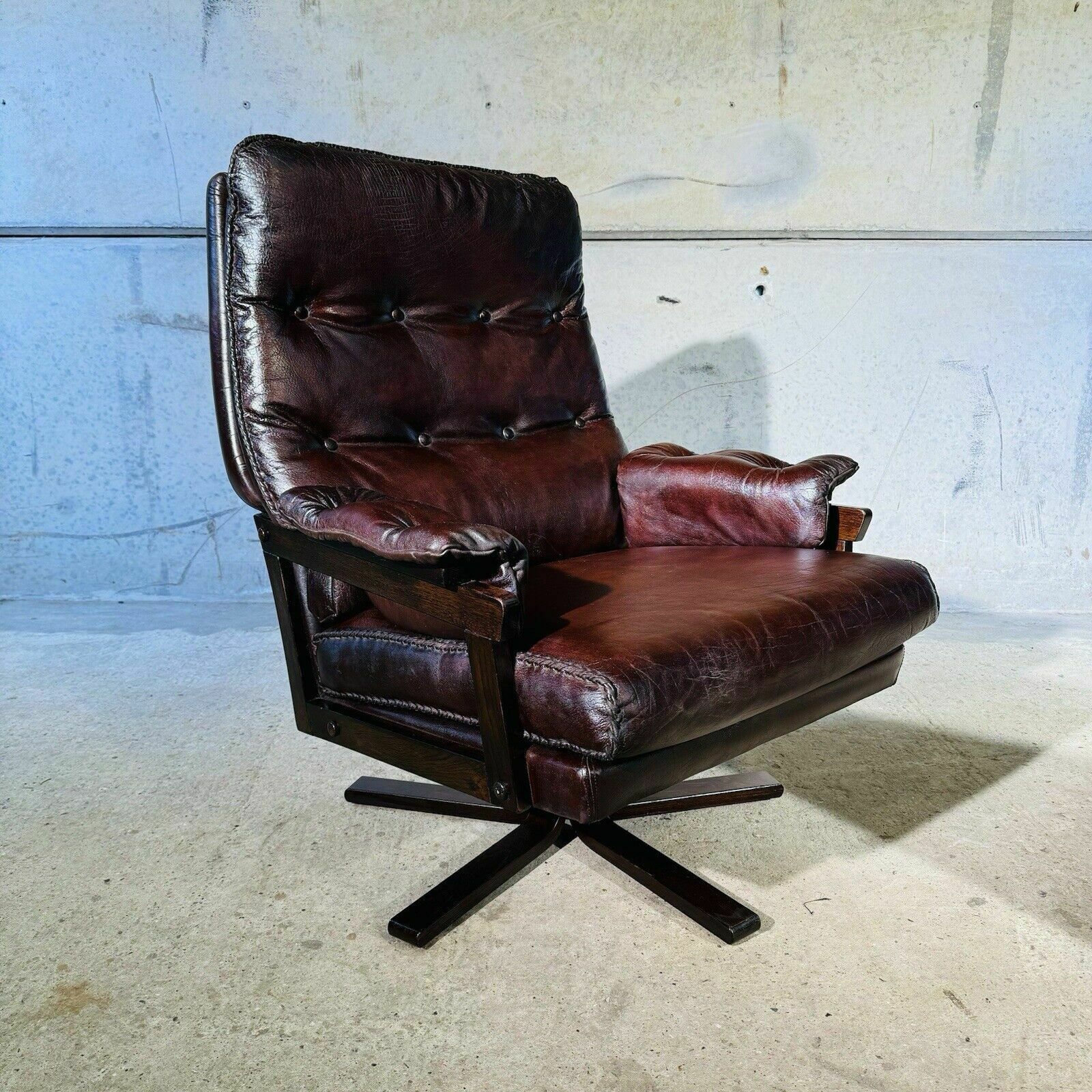 1 Of 2 Beautiful 70s Vintage Danish Chestnut Leather Swivel Chair photo furniture