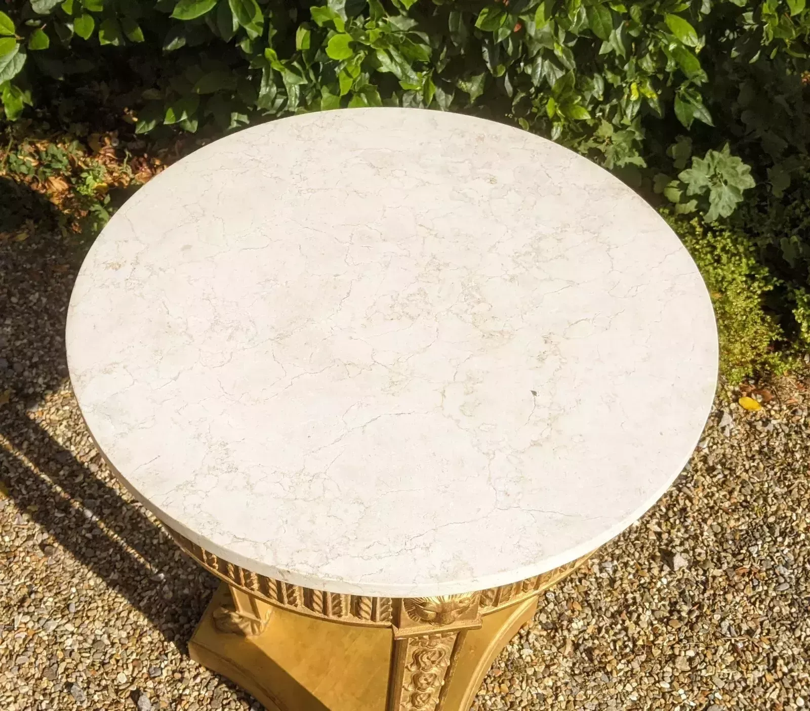 Early 20th Century Regency Gilt Wood Marble Top Circular Table photo vinterior
