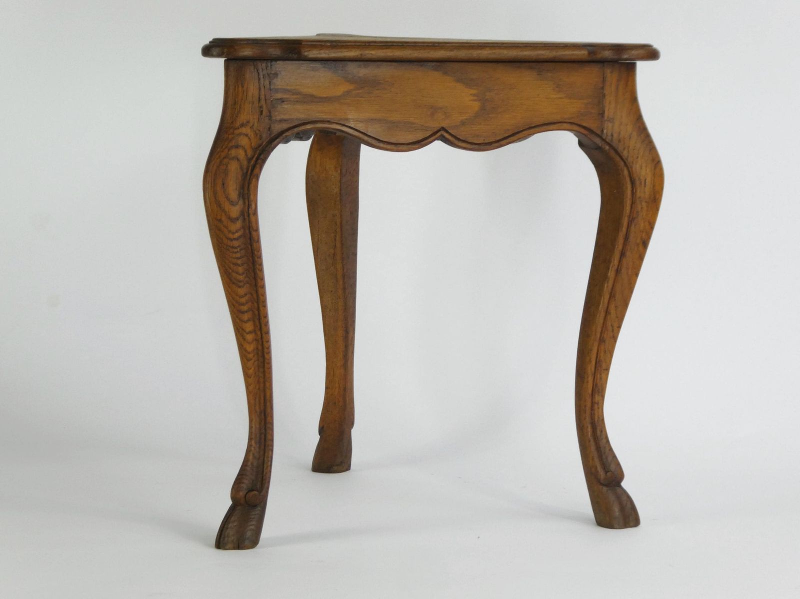 Antique Oak Side Table In Triangular Shape, Wooden Pedestal With Carved Legs, Farmhouse Decor, Scalloped Edges photo buy