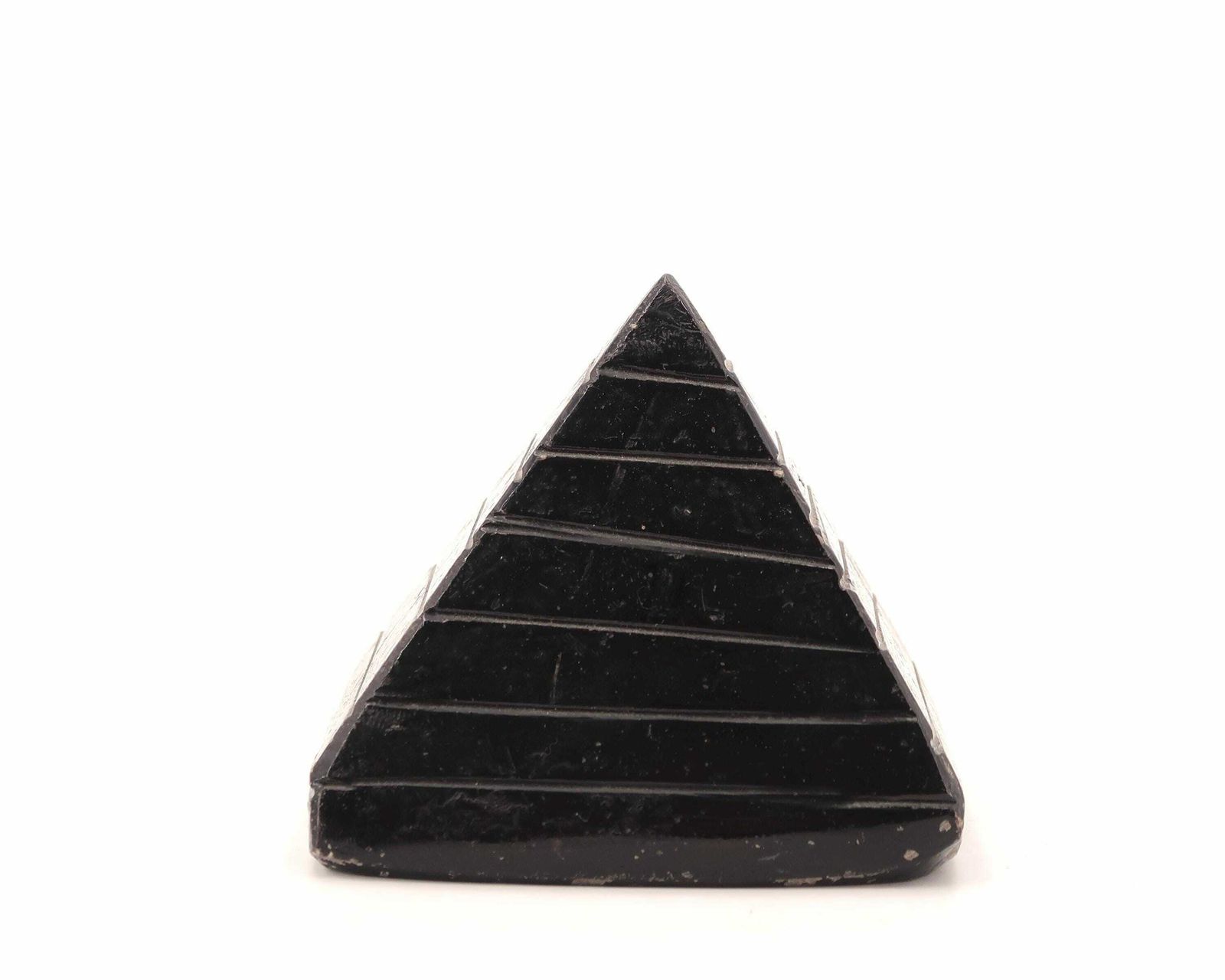 Zwarte Stenen Piramidesculptuur Of Presse Papier, Jaren 1970 / Egypte, Geluksbrenger, Talisman, Energie, Donker, Folk photo furniture