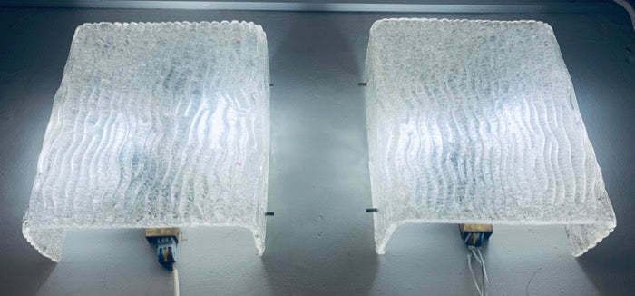 Pair Of Large Austrian 1960s J.T. Kalmar For Kalmar Lighting Waved Glass & Brass Wall Lights Or Wall Sconces photo vinterior