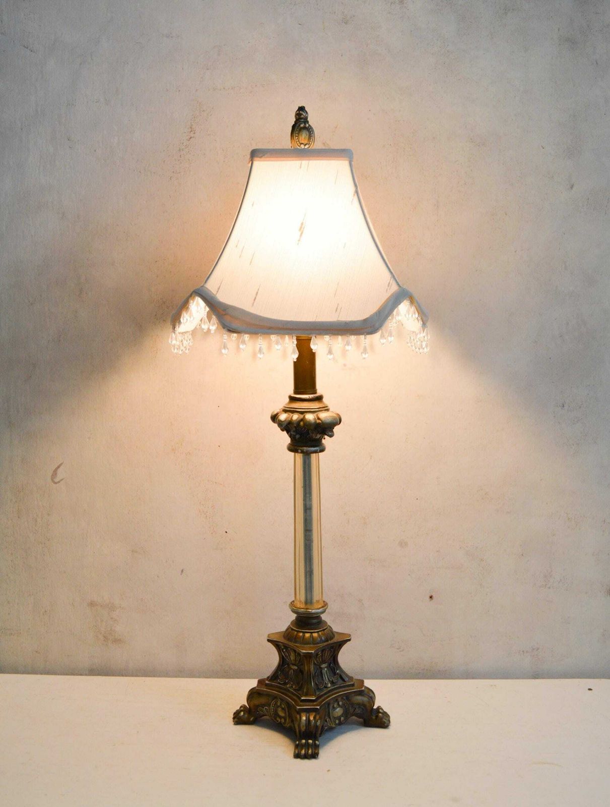 photo furniture Large Vintage Fleur De Lis Table Lamp With Claw Feet, French Style Night Light With In Line Switch Lighting And Scroll Harp Bracket 70x14cm