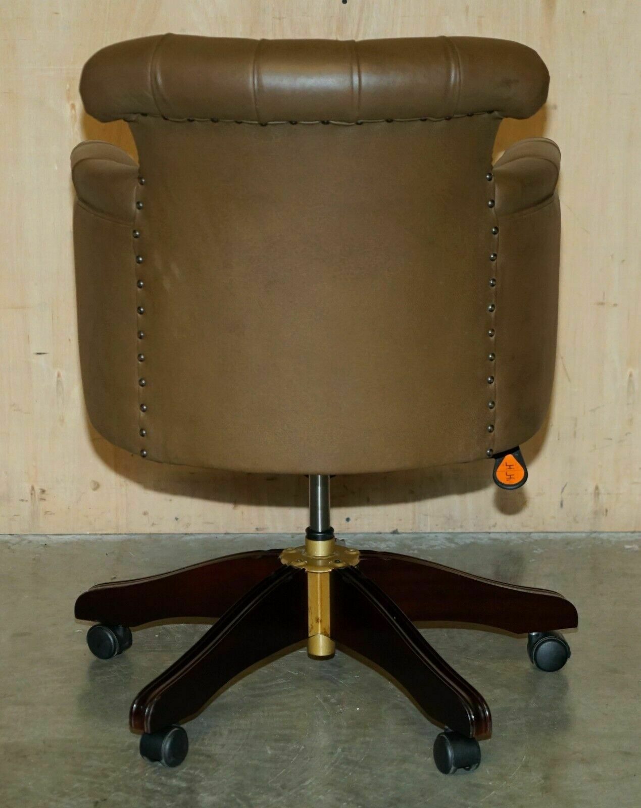 photo vinterior George Smith Brown Leather Chesterfield Tufted Captains Chair