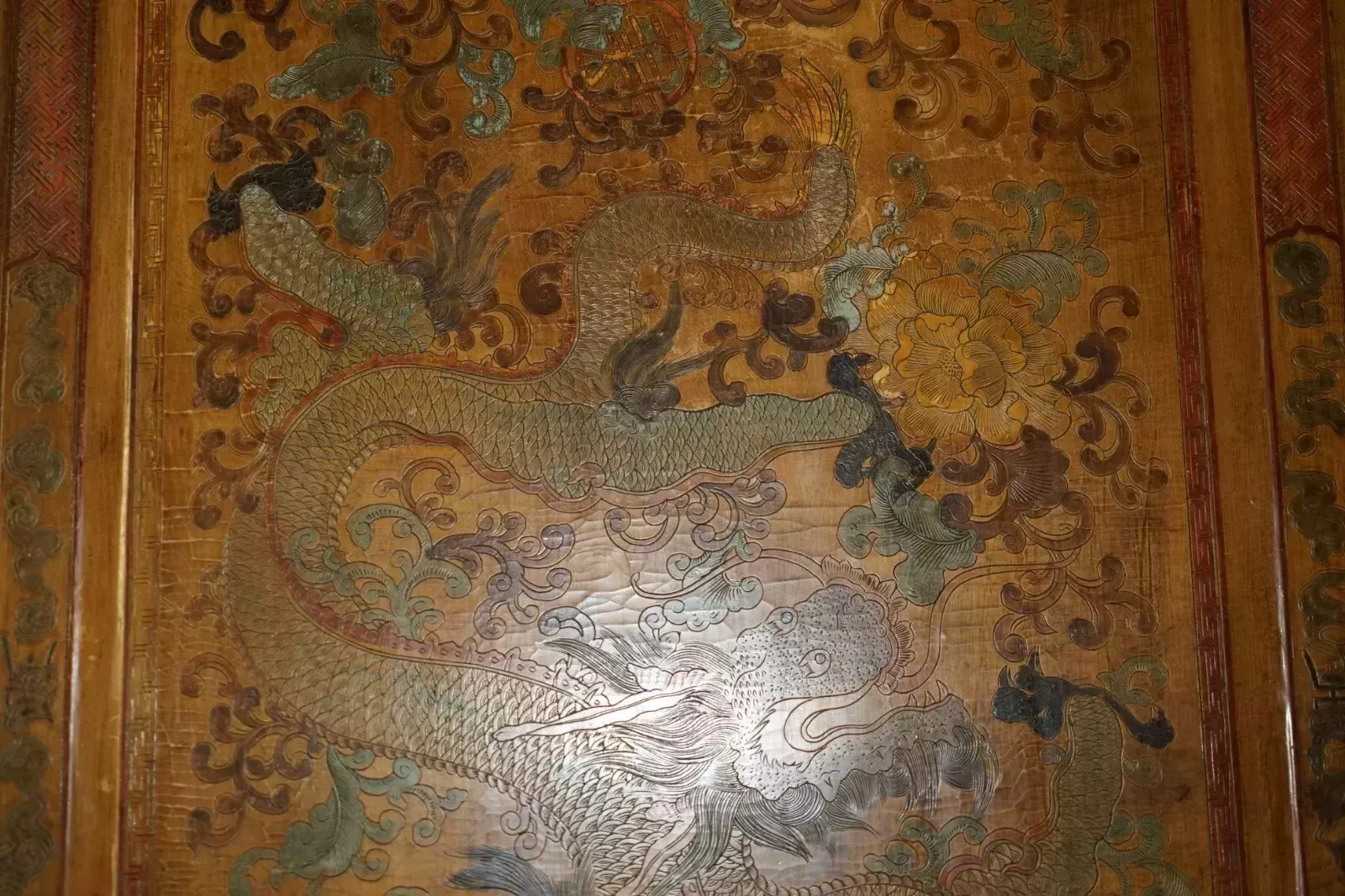Extremely Ornate Gilt & Lacquered Chinese Dragon Chinoiserie Opium Coffee Table photo vintage
