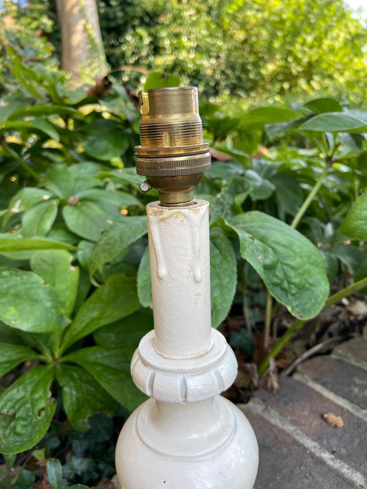 Vintage French White Painted Table Lamp, Retro Table Lamp   Working photo Lighting