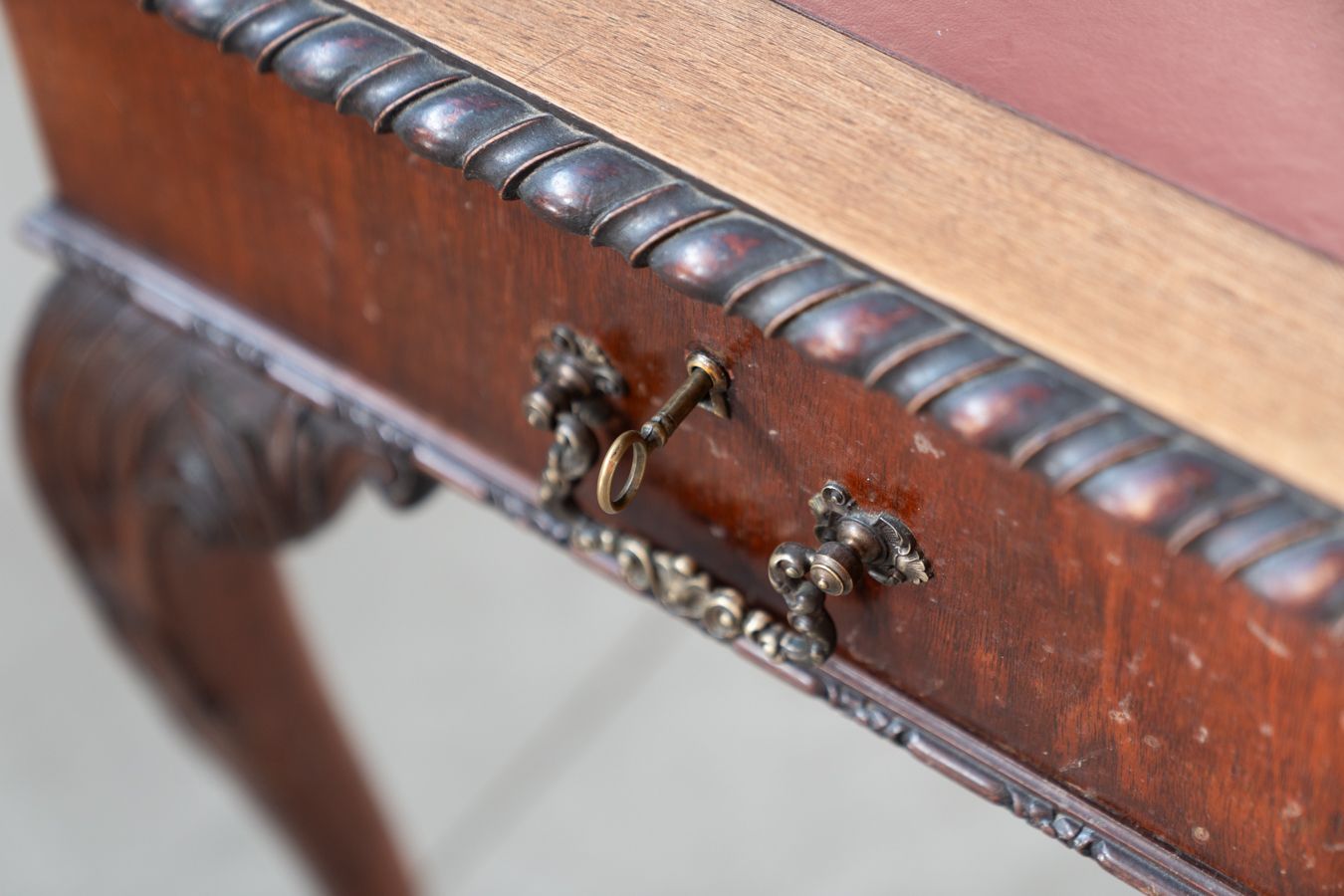 photo vinterior Late 19th/Early 20th Century Edwardian Desk With Lion Paw Feet