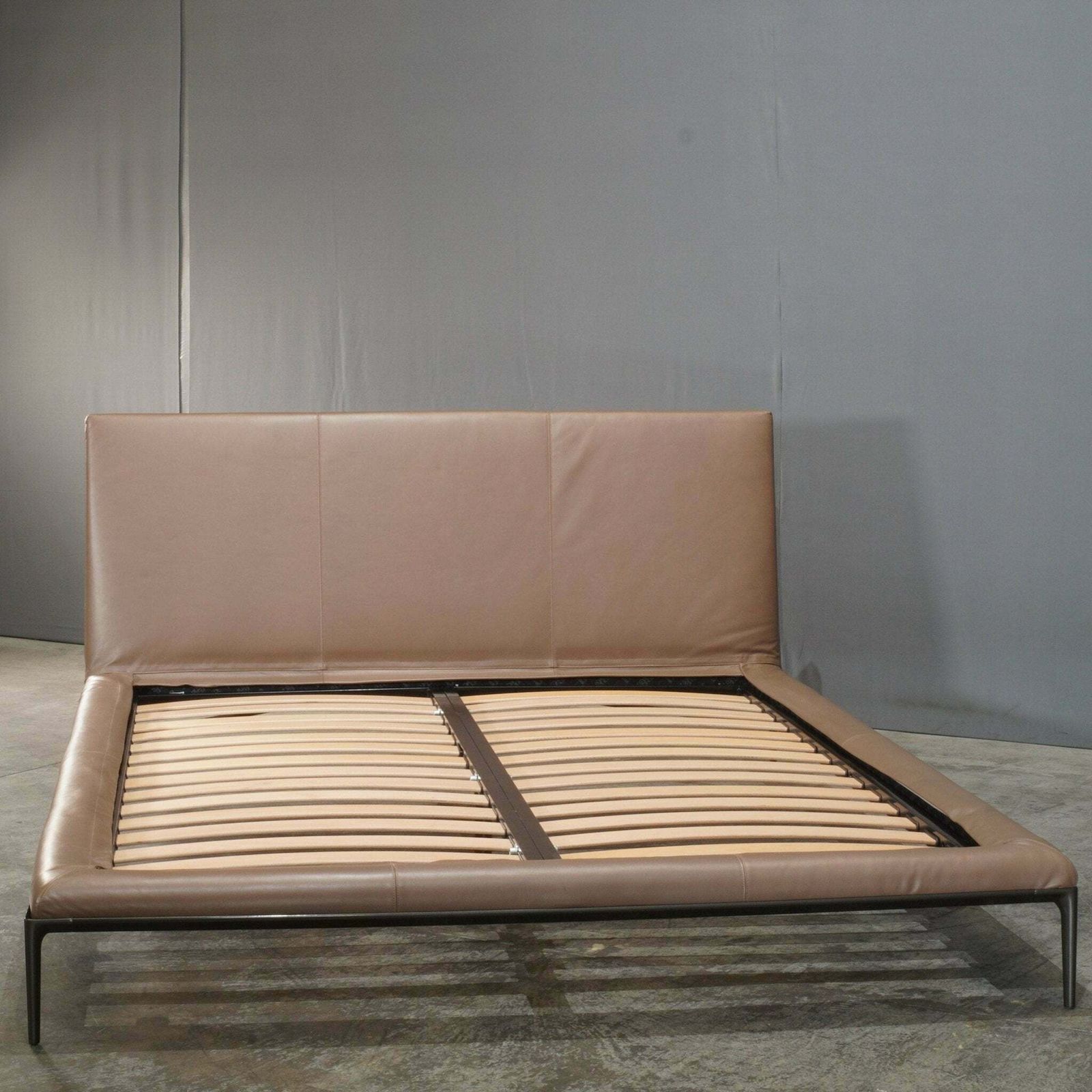 B&B Italia Atoll Queen Bed By Citterio photo vinterior