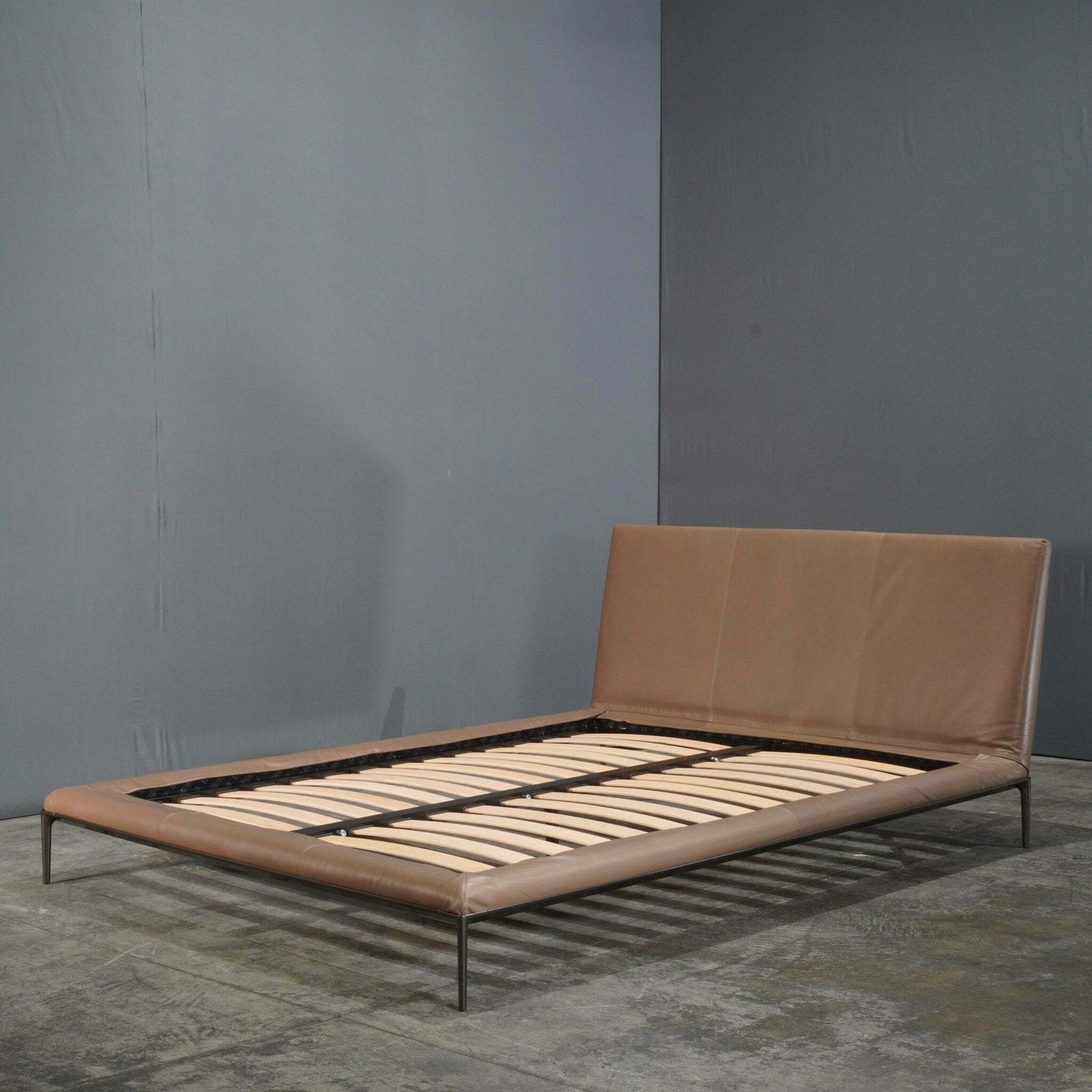 photo furniture B&B Italia Atoll Queen Bed By Citterio
