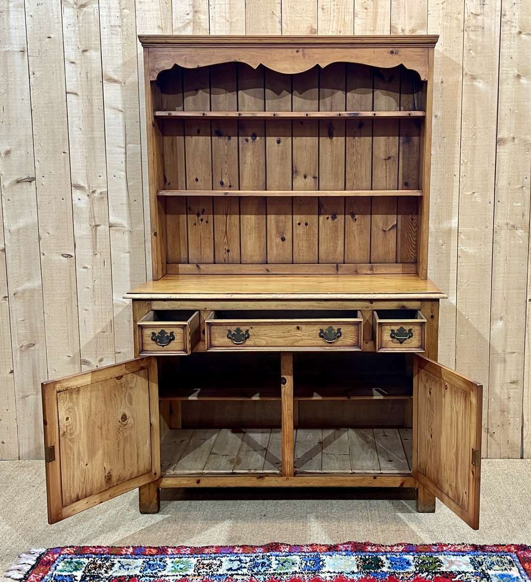 English Fir Dresser From The 1950s photo 1580.0