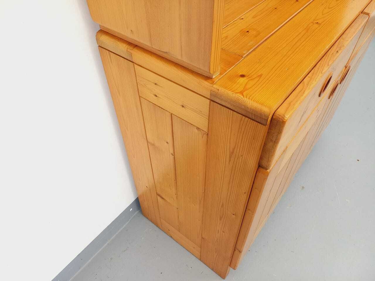 Grand meuble de rangement Charlotte Perriand en pin photo vinterior