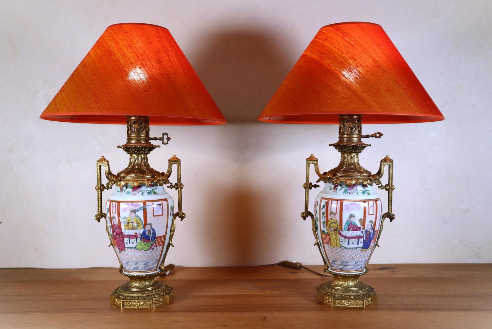 A Nice Pair Of Late 19th Century Gilt Bronze Mounted Chinese Canton Famille Rose Porcelain Vase Table Lamps, Gilt Bronze Mounts (St.189)