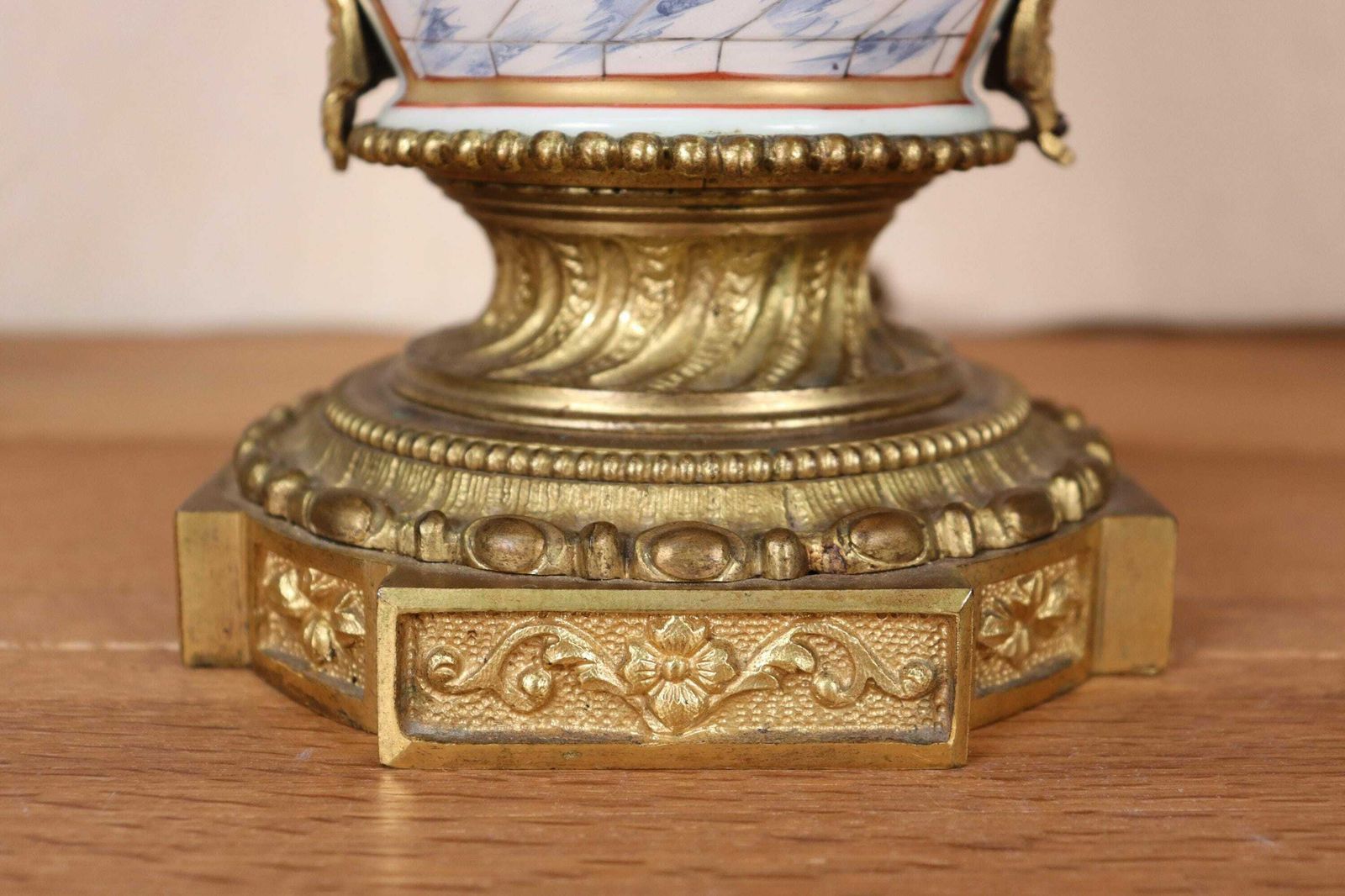 photo for sale A Nice Pair Of Late 19th Century Gilt Bronze Mounted Chinese Canton Famille Rose Porcelain Vase Table Lamps, Gilt Bronze Mounts (St.189)