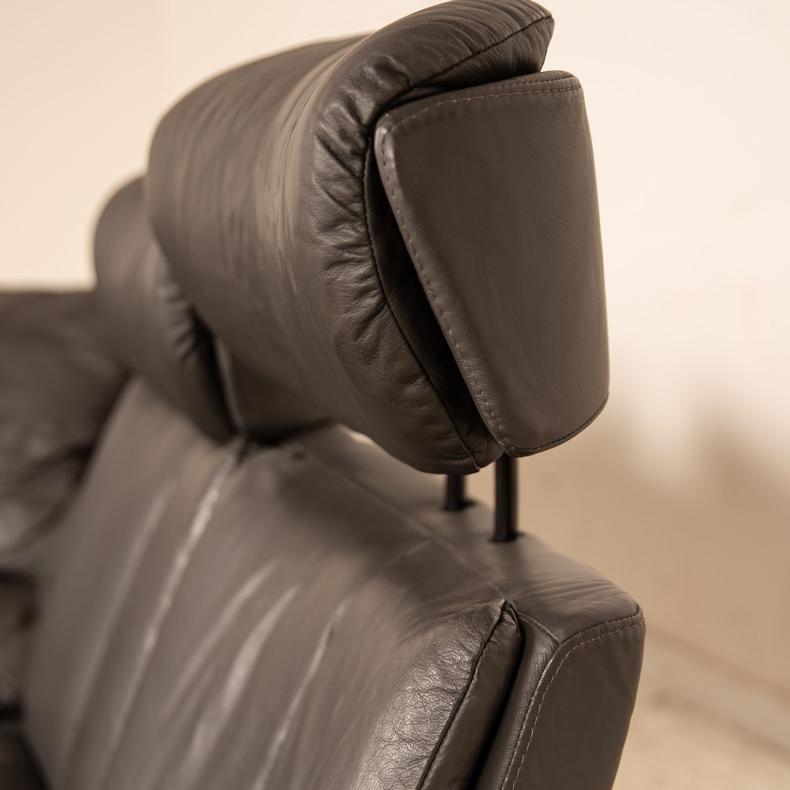 photo for sale Canapé d'angle Stressless Legend en cuir noir, fonction manuelle