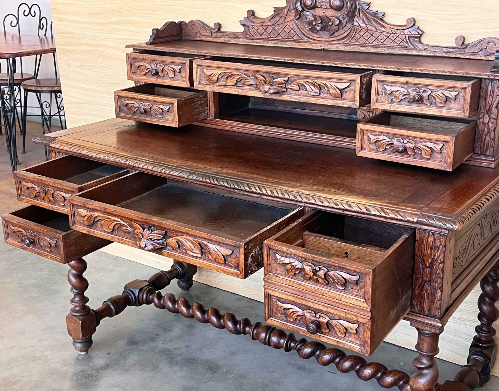 Mobilier Table de bibliothèque ou bureau de style baroque espagnol en chêne, XIXe siècle photo