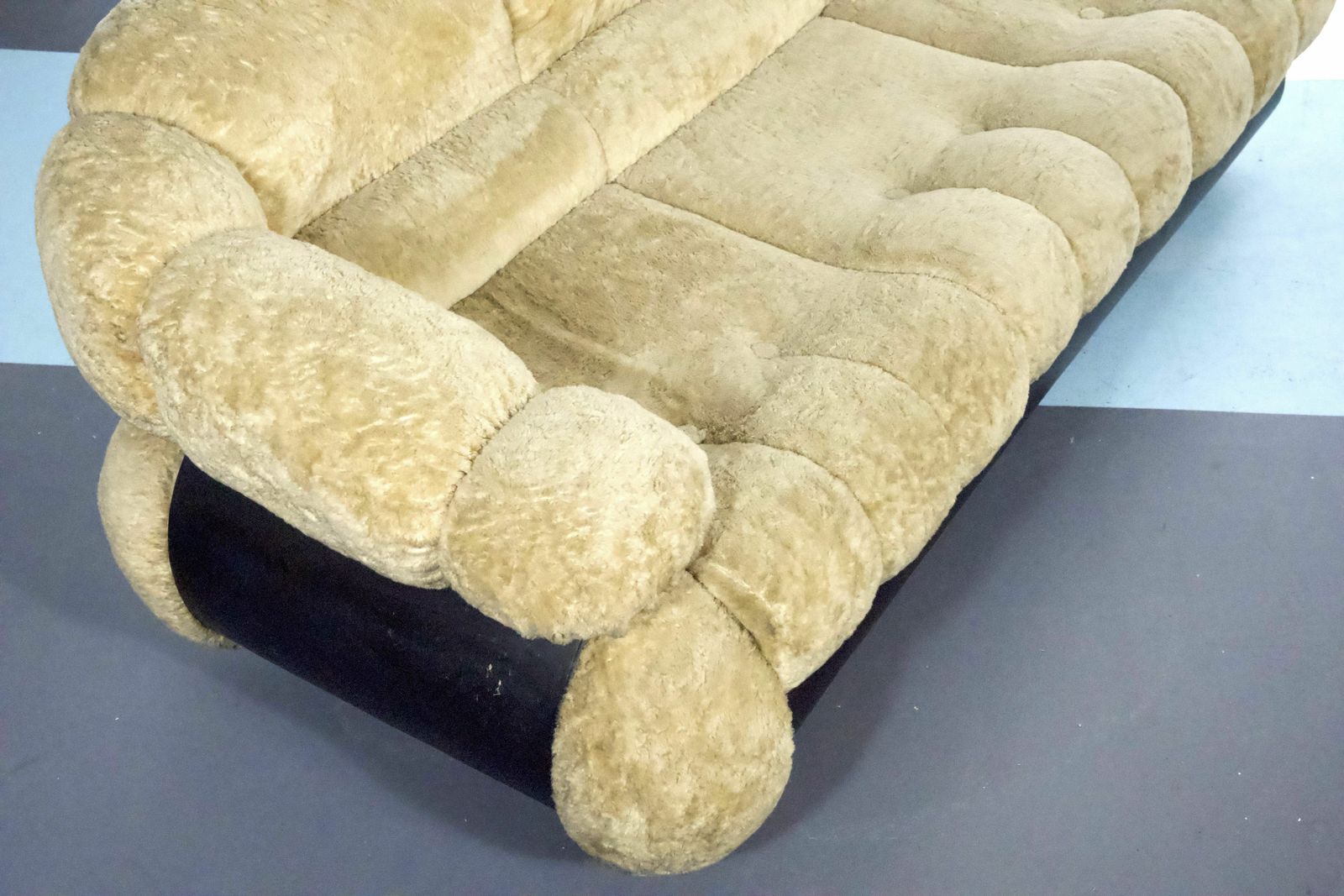 photo furniture Space Age Three Seater Sofa By Adriano Piazzesi In Teddy Bear & Leatherette, 1970s Italy