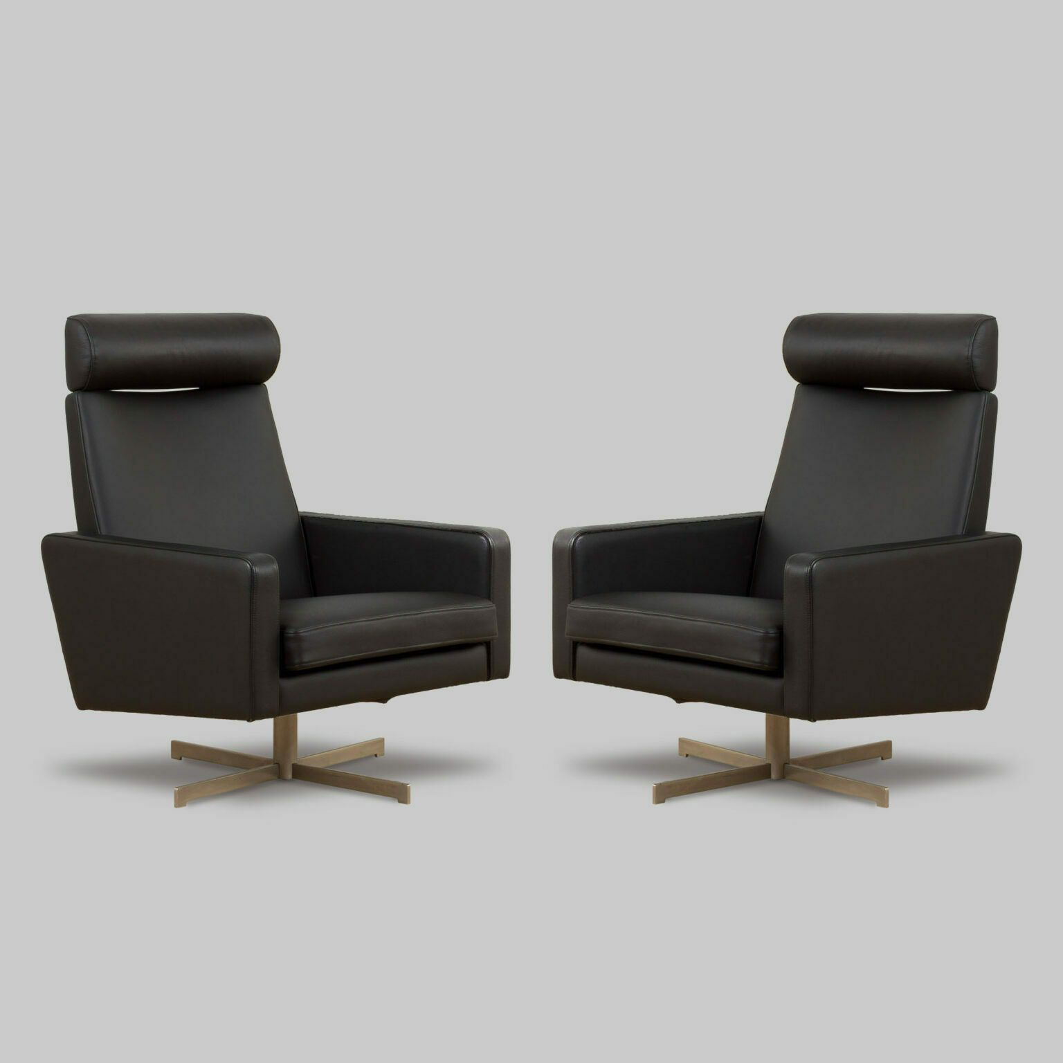 Pair Of Skipper Danish Mid Century Recliner Black Leather Lounge Chairs, 1980s