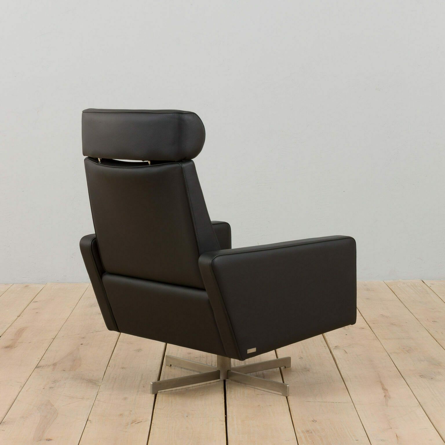 Pair Of Skipper Danish Mid Century Recliner Black Leather Lounge Chairs, 1980s photo vinterior