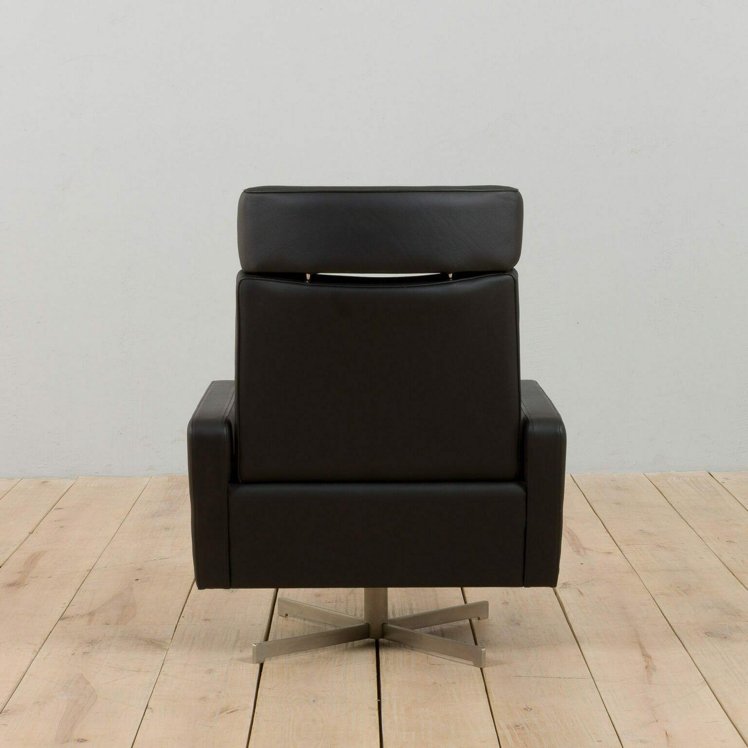 Pair Of Skipper Danish Mid Century Recliner Black Leather Lounge Chairs, 1980s photo buy