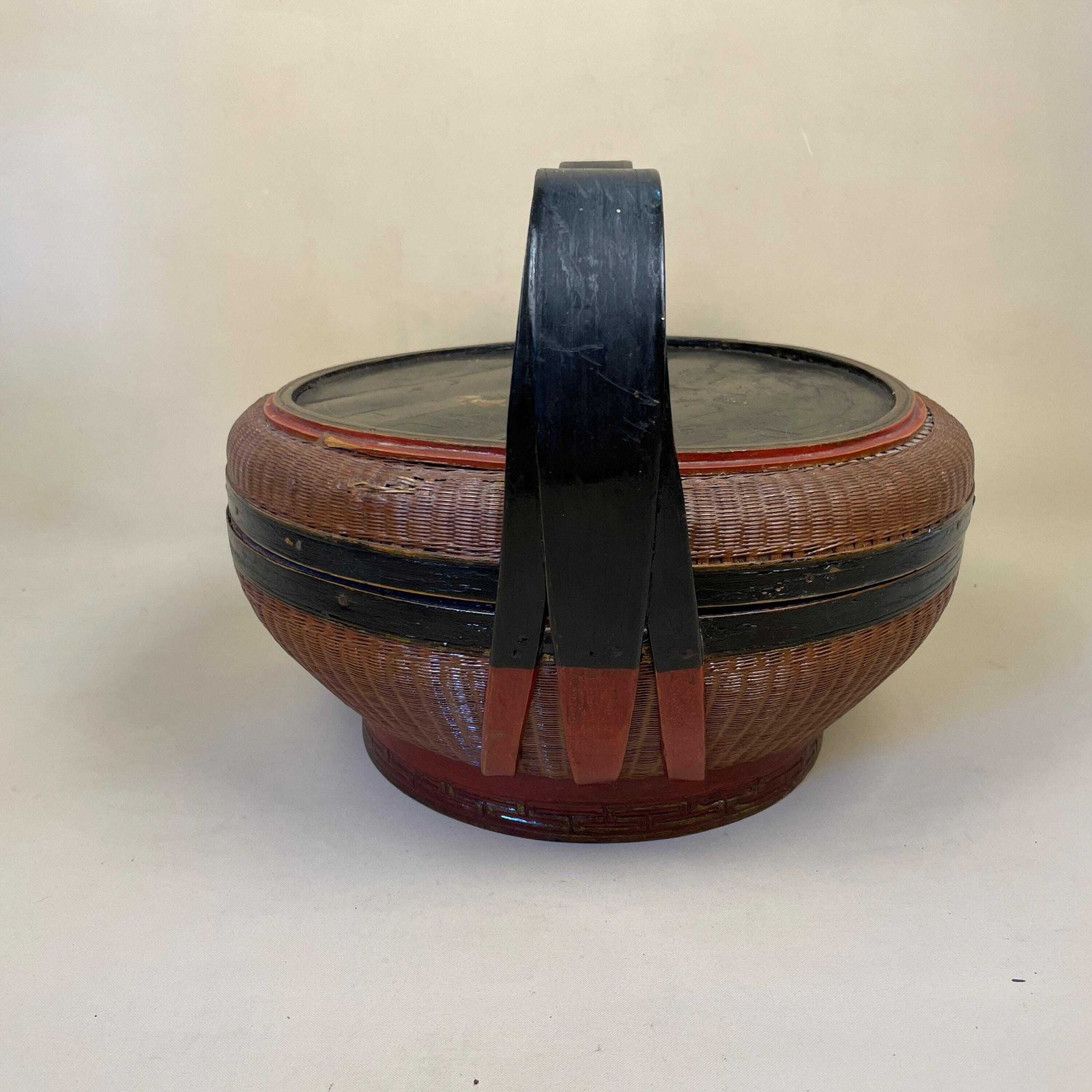 Chinese Vintage Round Basket Woven Wicker Red Black Antique Storage Farmhouse Cottage Decor Antique Handle Bamboo Wood Lidded Lid Oriental photo 55.0