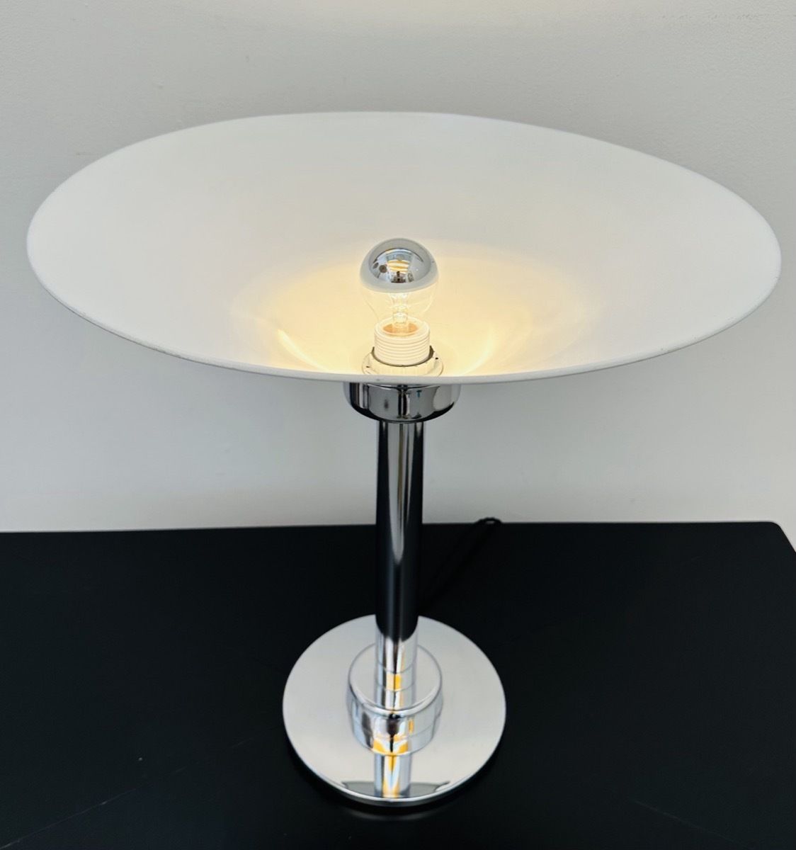 1970s Italian Conical Uplighter Table Lamp photo vinterior