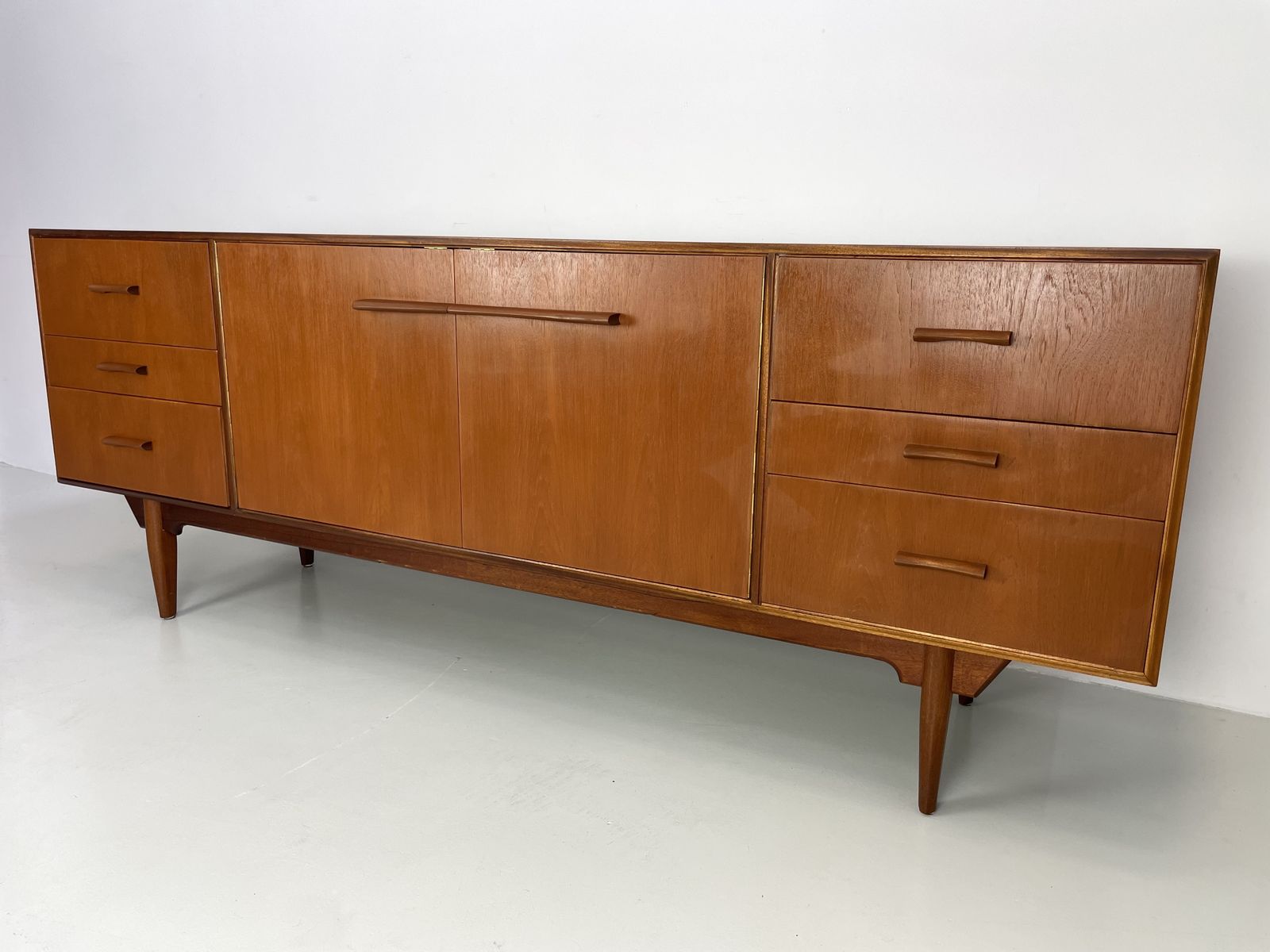 Vintage Dressoir McIntosh., 1960s photo Furniture