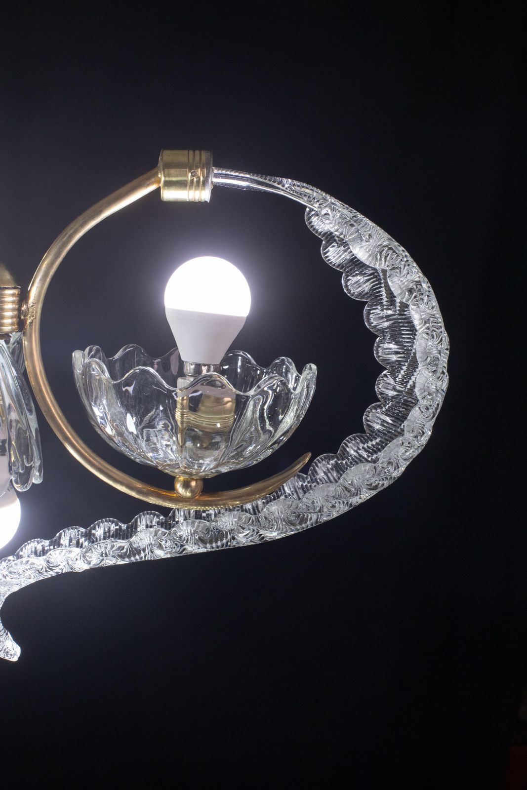 photo vintage Elegant 4 Light Art Deco Murano Glass And Brass Chandelier By Barovier