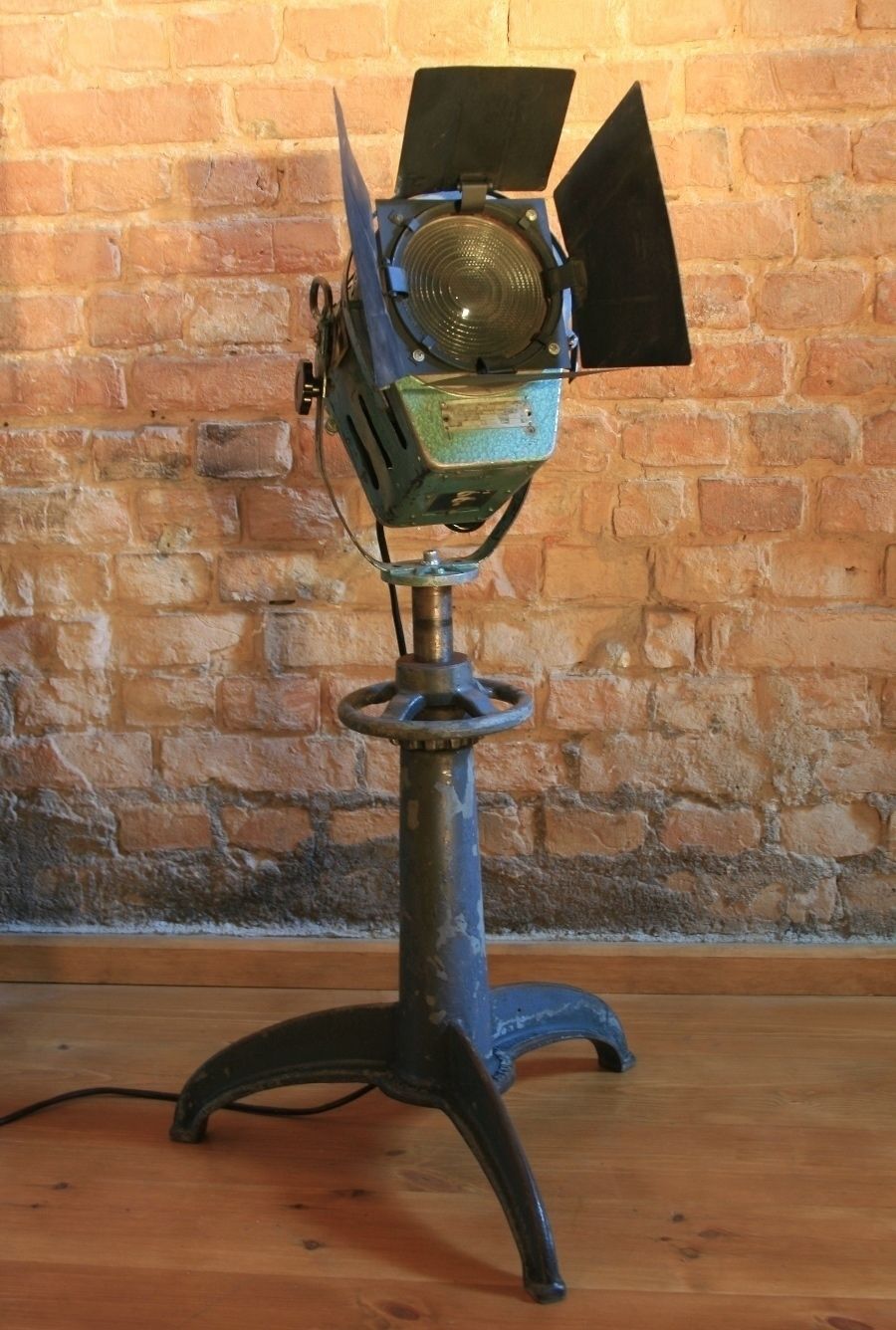 Theater And Film Spotlight Model 150 photo furniture